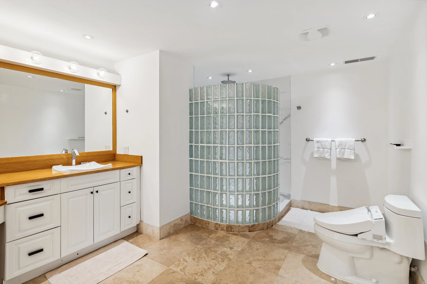 THE YACHT CLUB - Gallery image 20