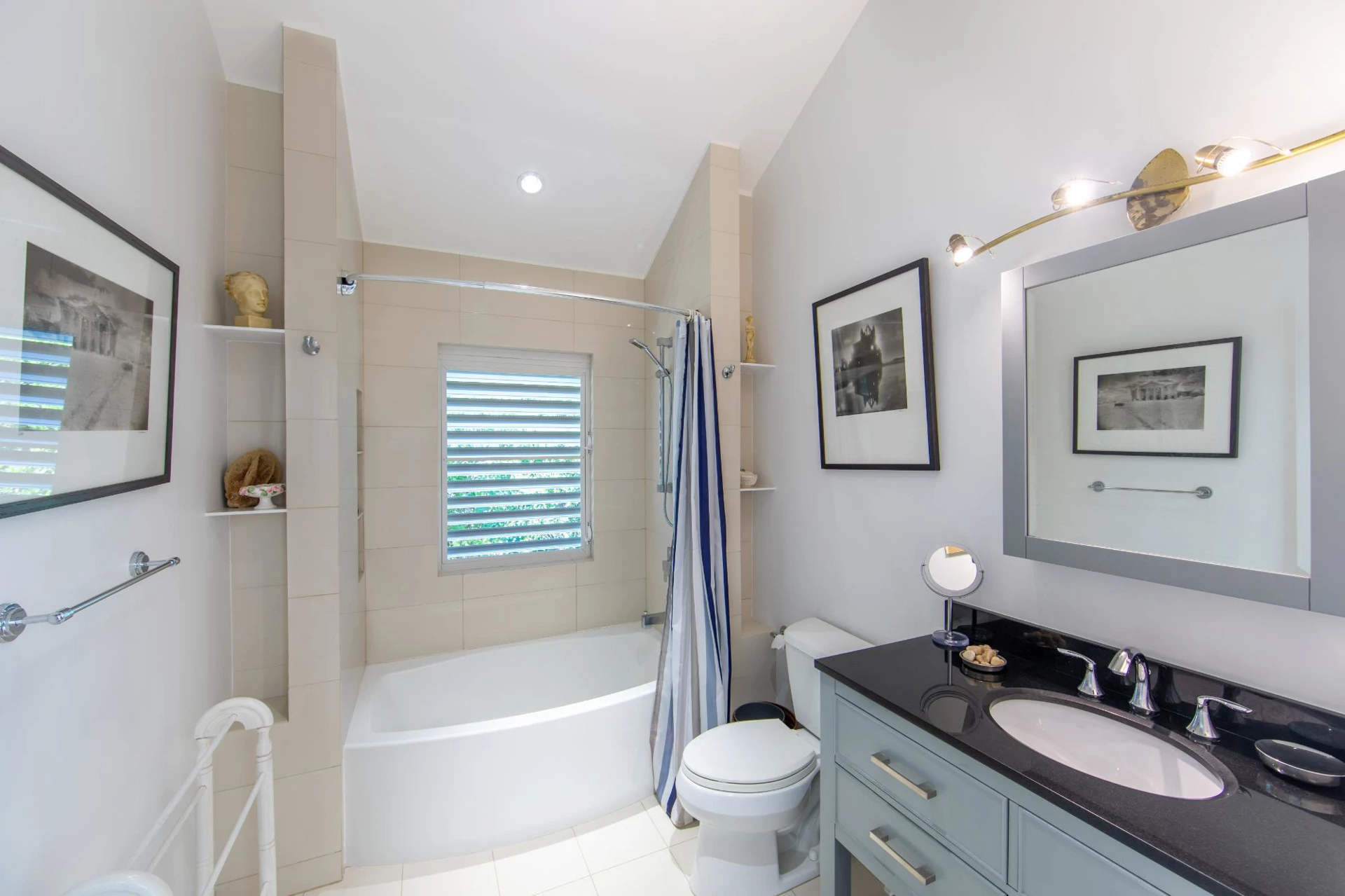 Dolphin Hideaway - Gallery image 17