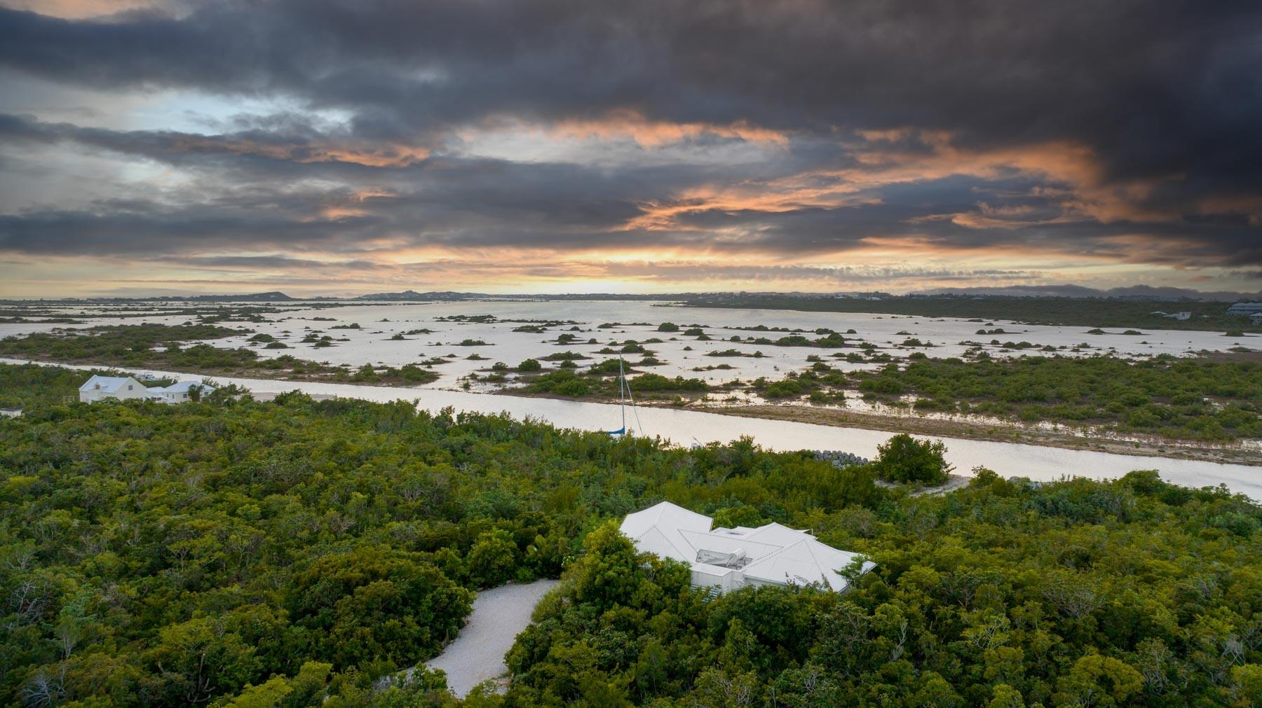 Canalfront Home - Gallery image 10