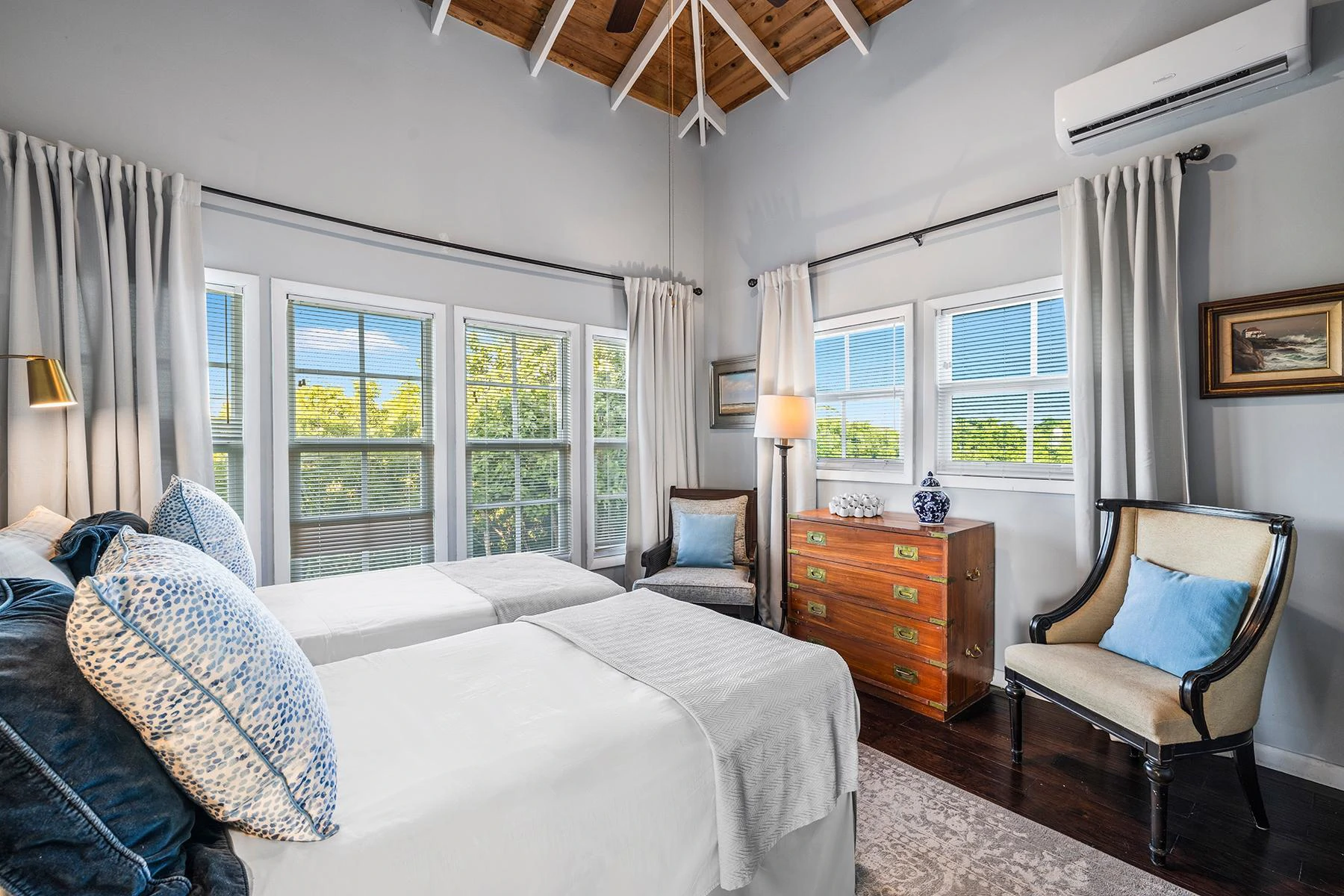 Canal Front Triplex- Great income opportunity - Gallery image 15