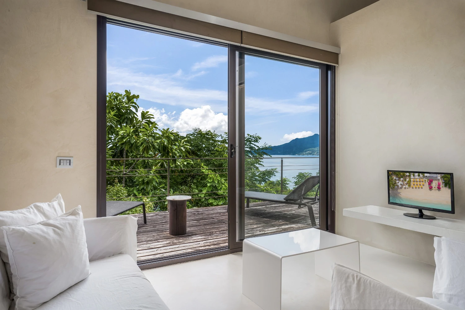 Architectural modernist beachfront villa for sale in Mahé, Seychelles - Gallery image 18