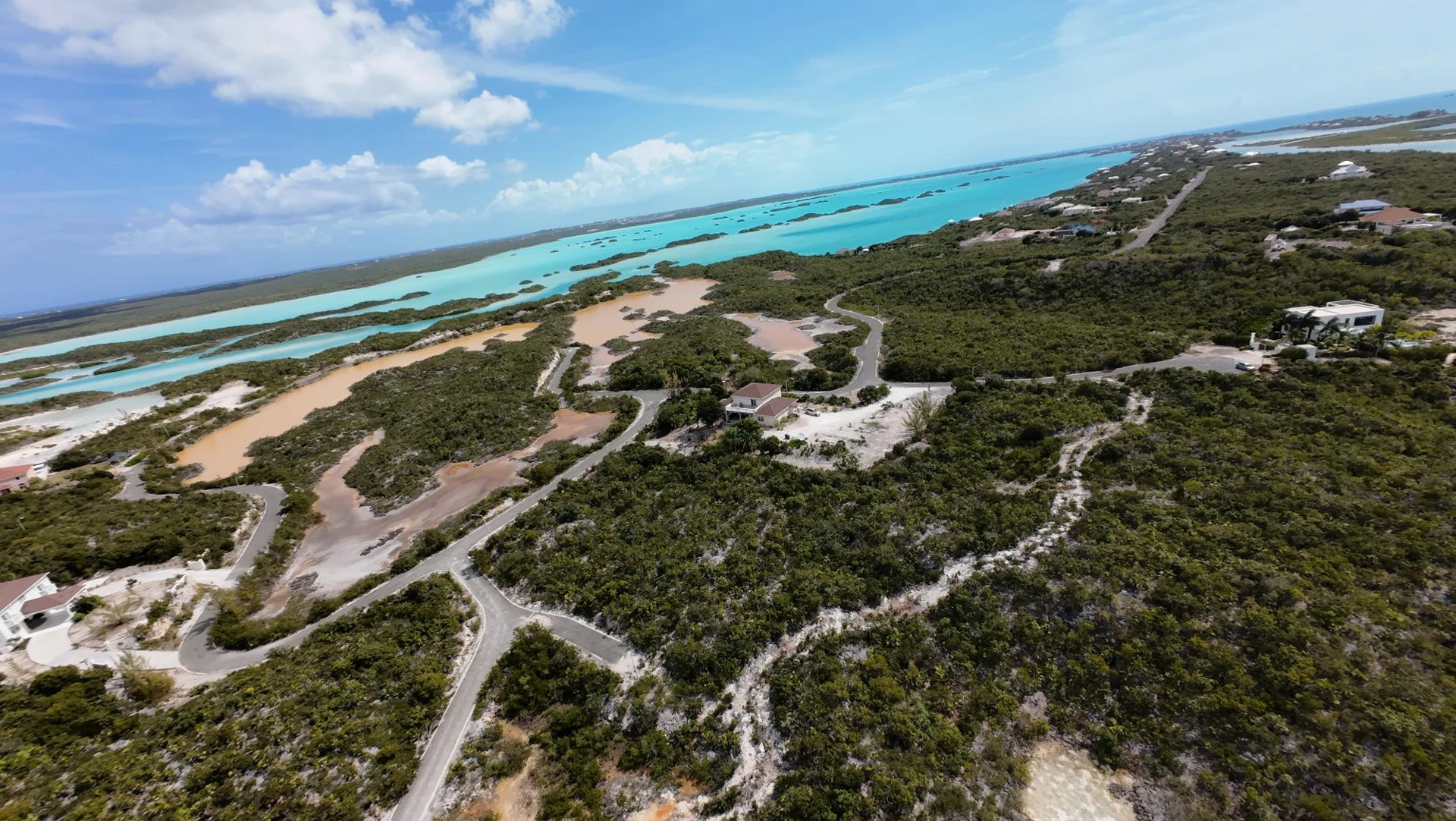 Villa Ellise on Pond View Close - Gallery image 3