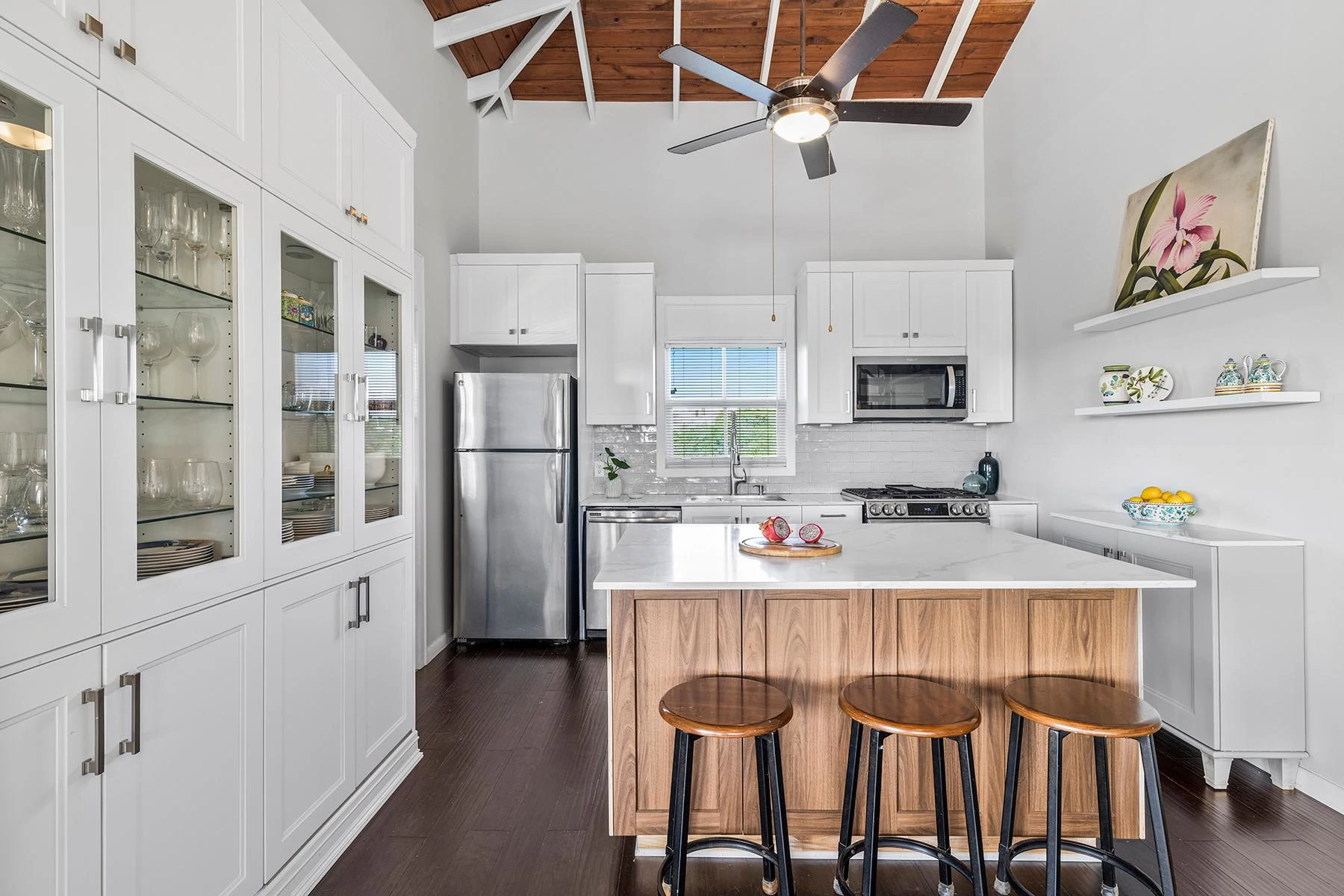 Canal Front Triplex- Great income opportunity - Gallery image 11