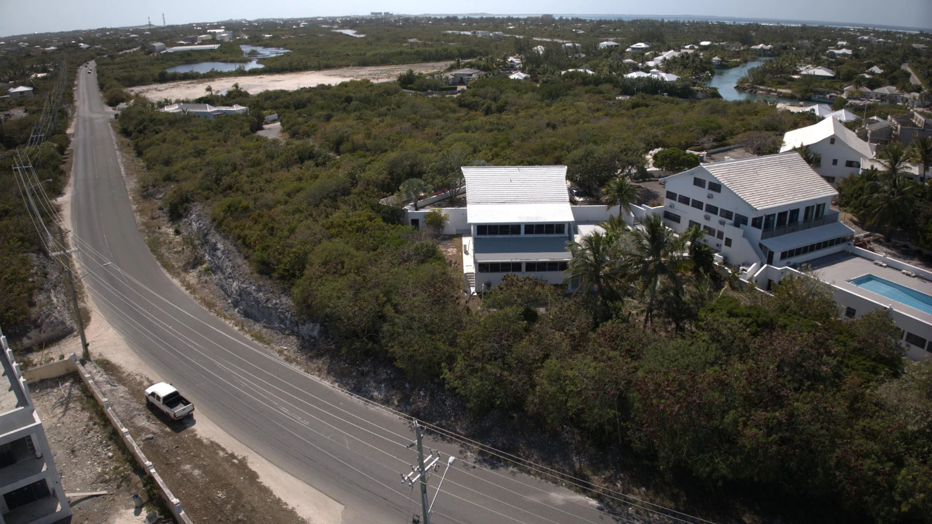 NELSON HILL ROAD 4-BED VILLA - Gallery image 9