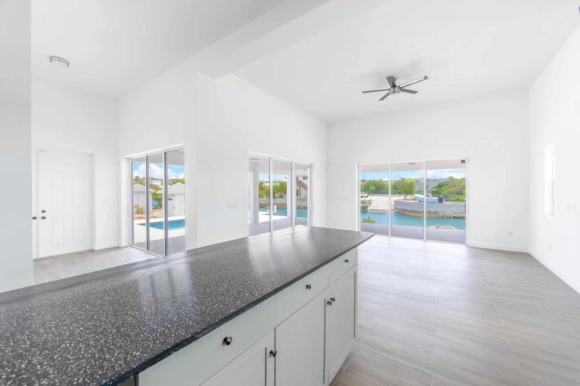 DUAL CANAL FRONT HOMES - Gallery image 3