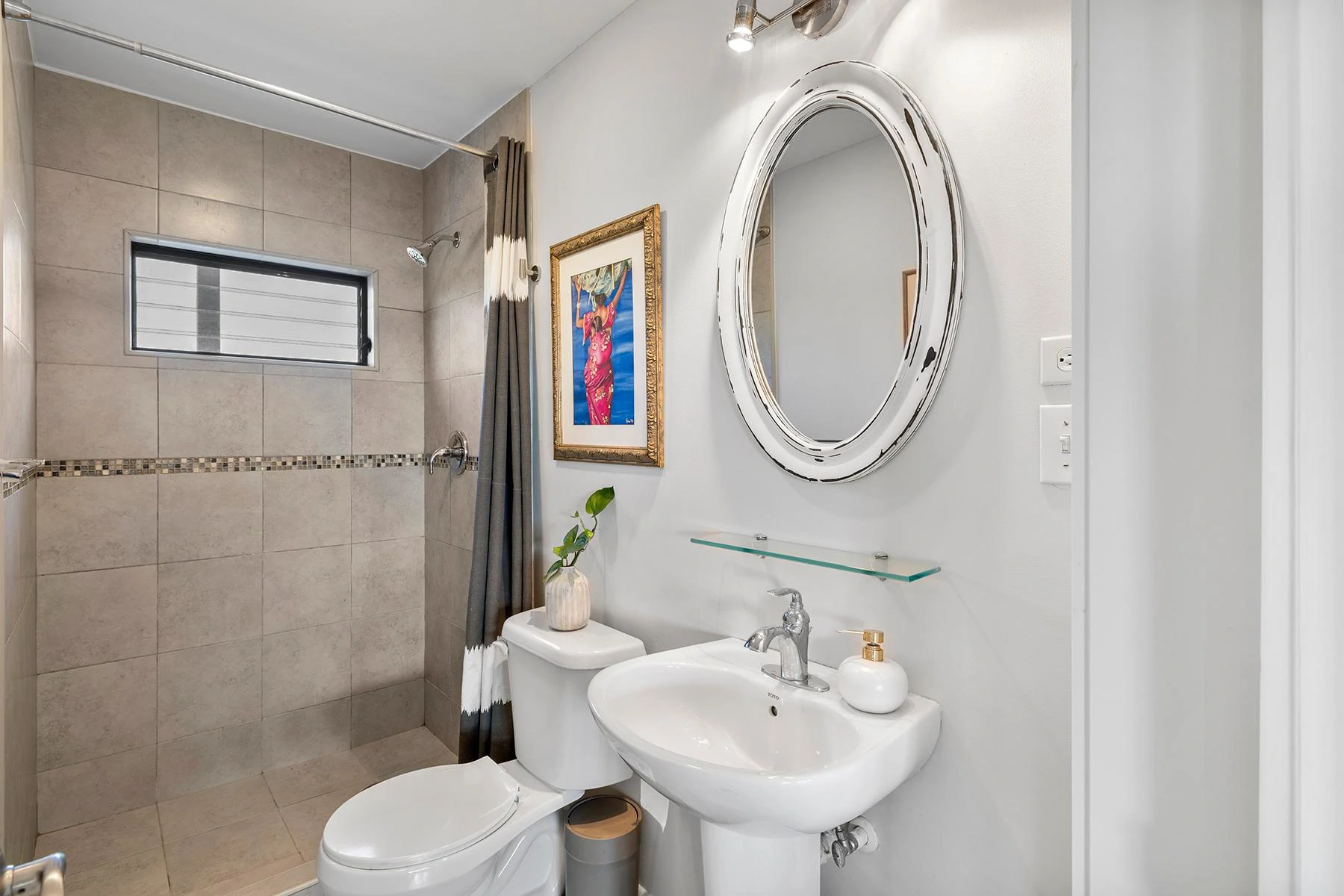 Canal Front Triplex- Great income opportunity - Gallery image 19