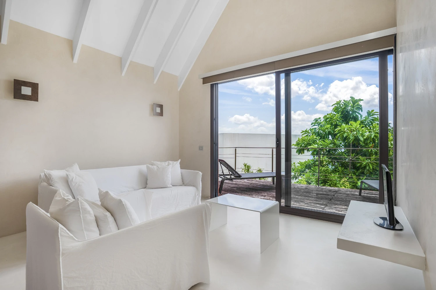 Architectural modernist beachfront villa for sale in Mahé, Seychelles - Gallery image 17