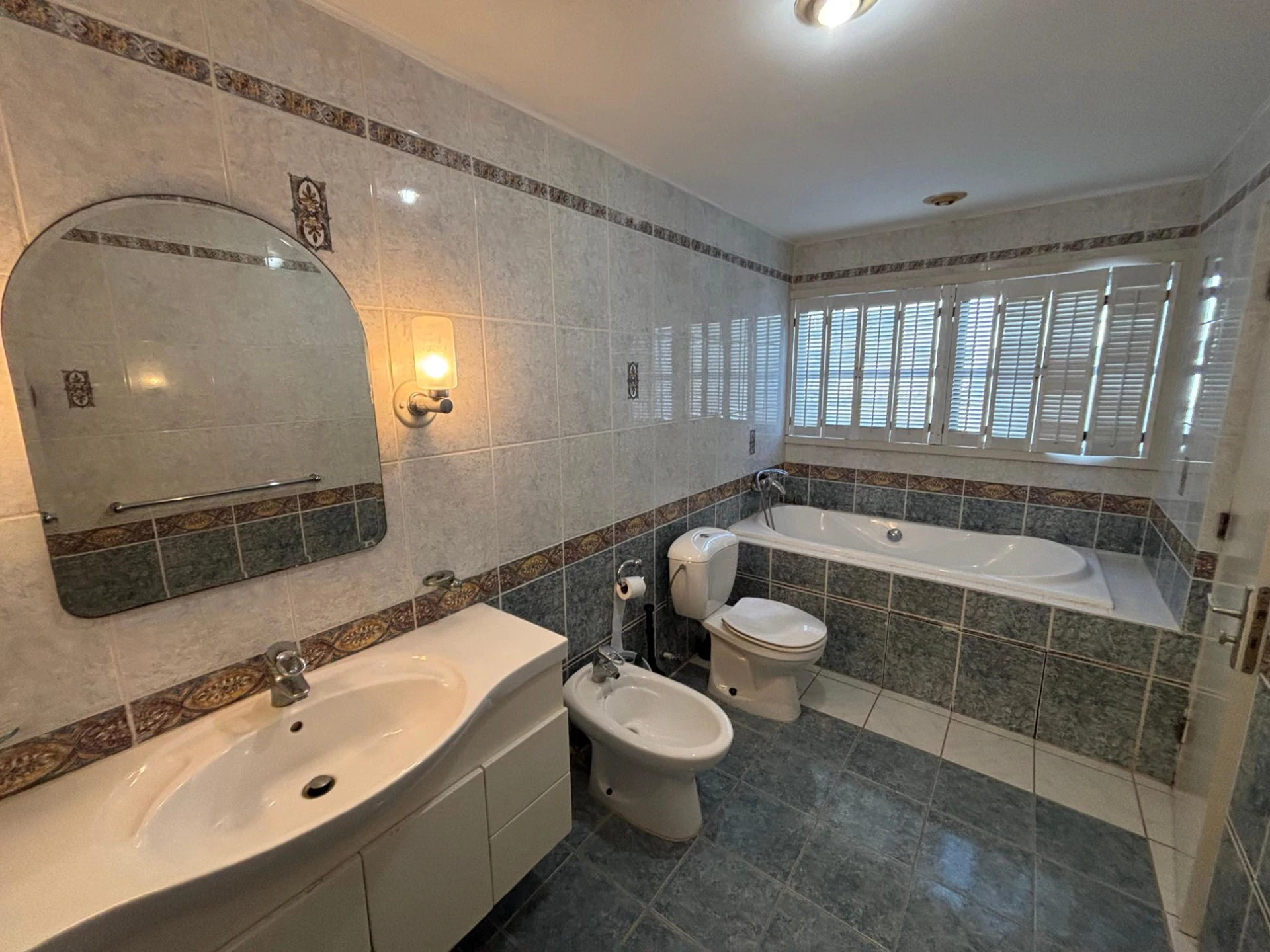 NELSON HILL ROAD 4-BED VILLA - Gallery image 33