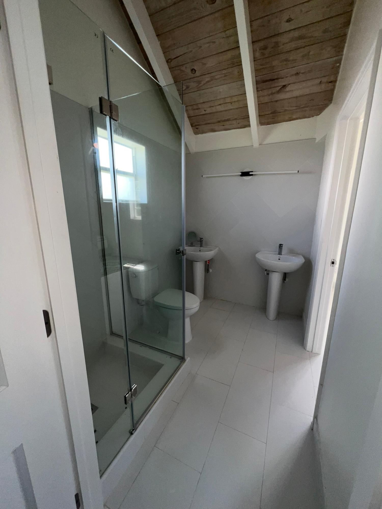 Charming Home in Leeward - Gallery image 10