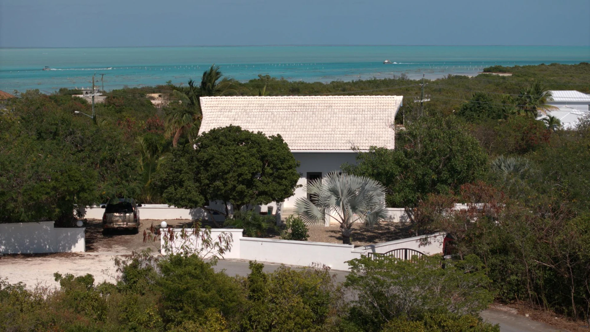 NELSON HILL ROAD 4-BED VILLA - Gallery image 3