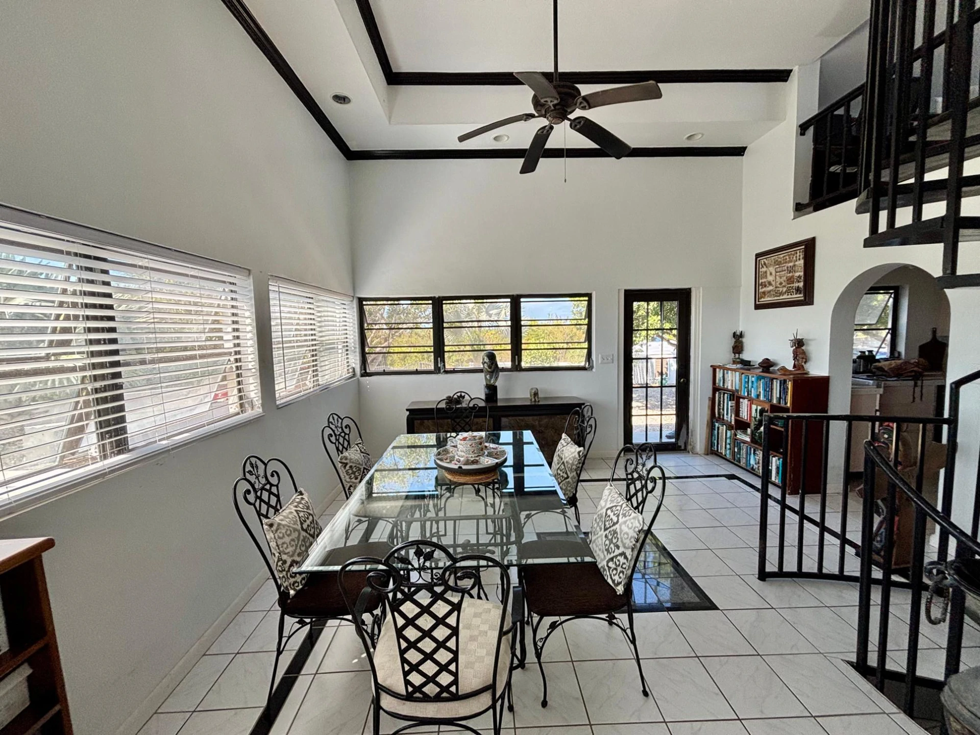 NELSON HILL ROAD 4-BED VILLA - Gallery image 17