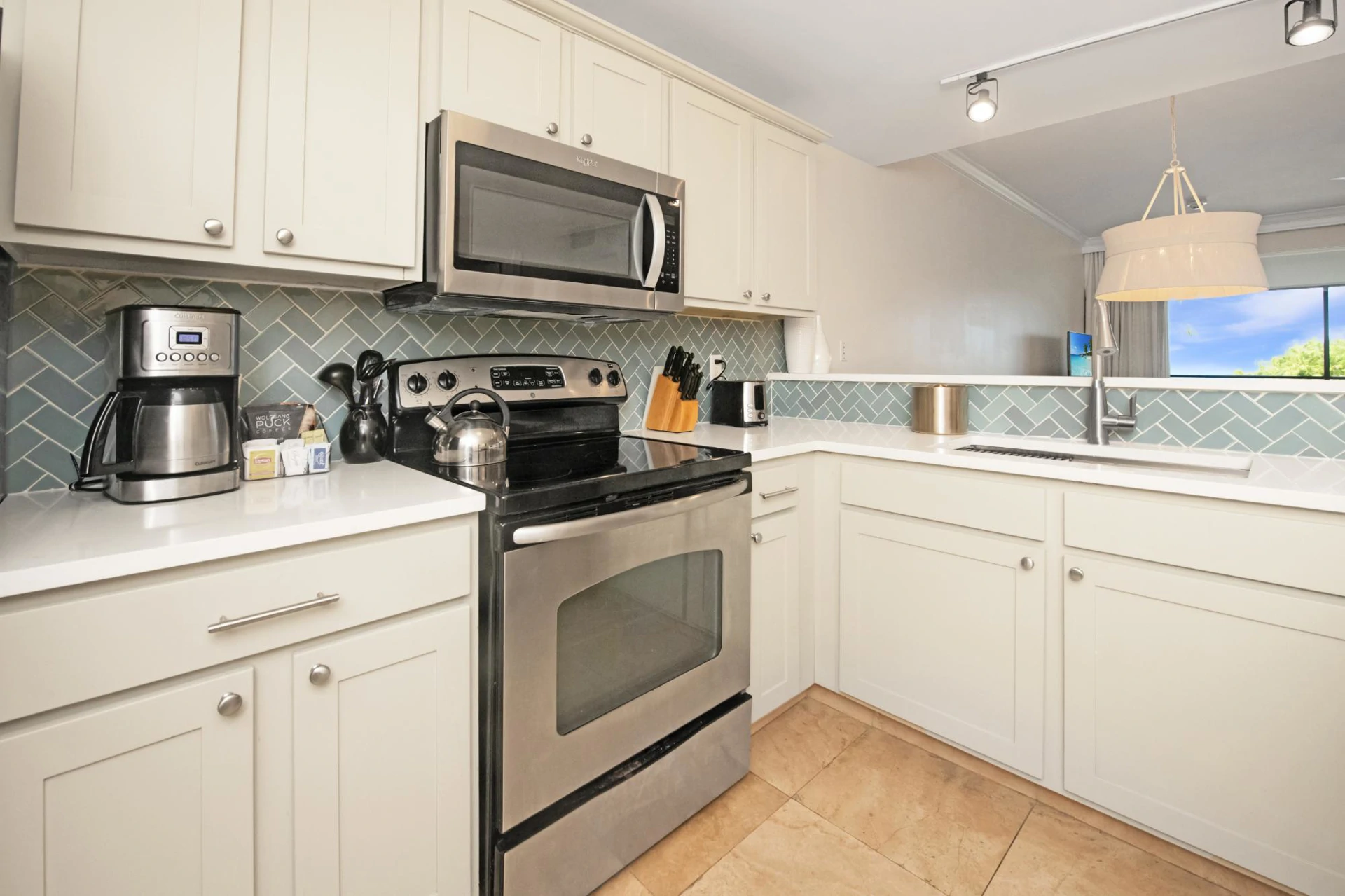 2 BR THE SANDS RESORT AT GRACE BAY BEACH - Gallery image 25