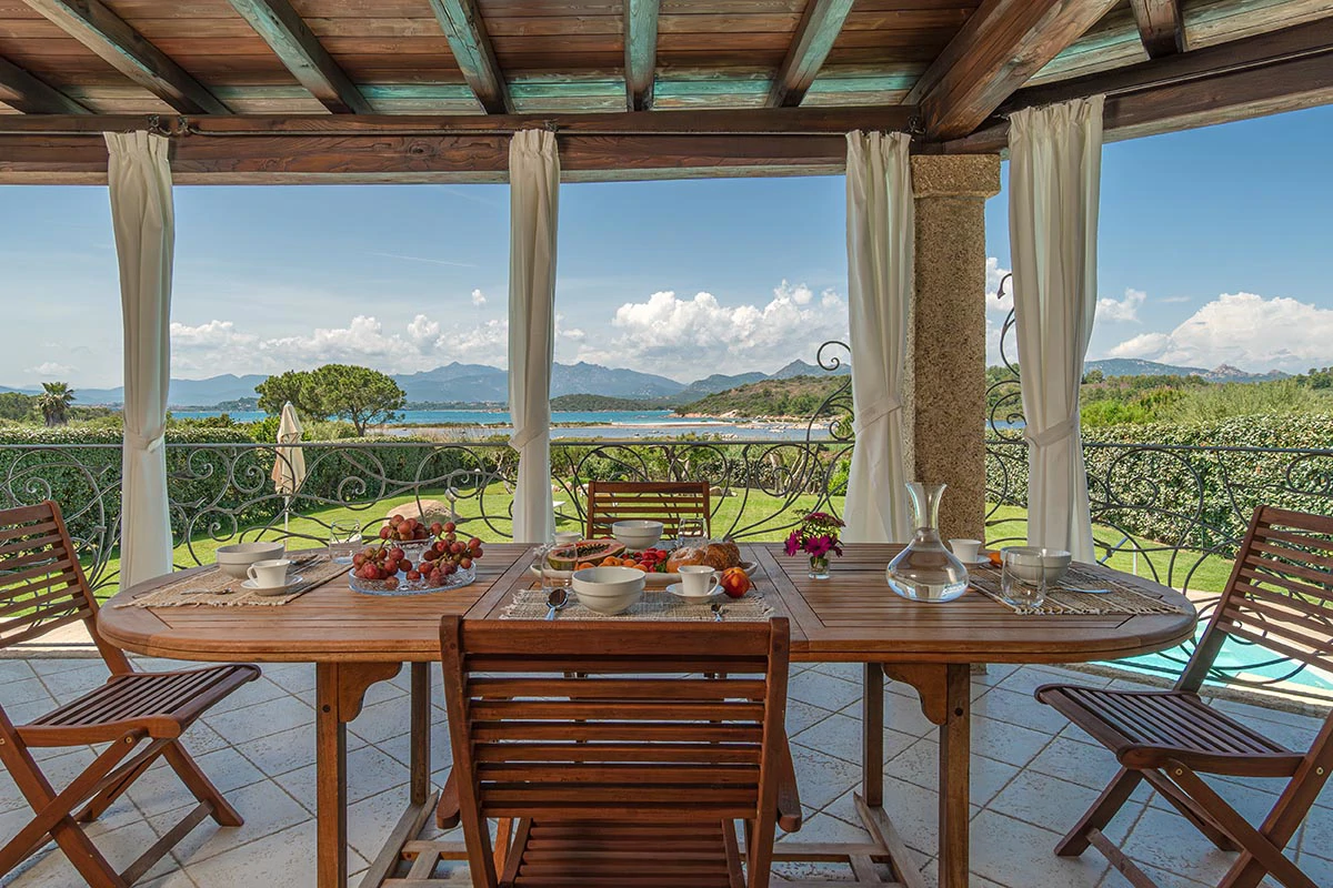 5 bed pool villa with direct beach access in Sardinia - Gallery image 3