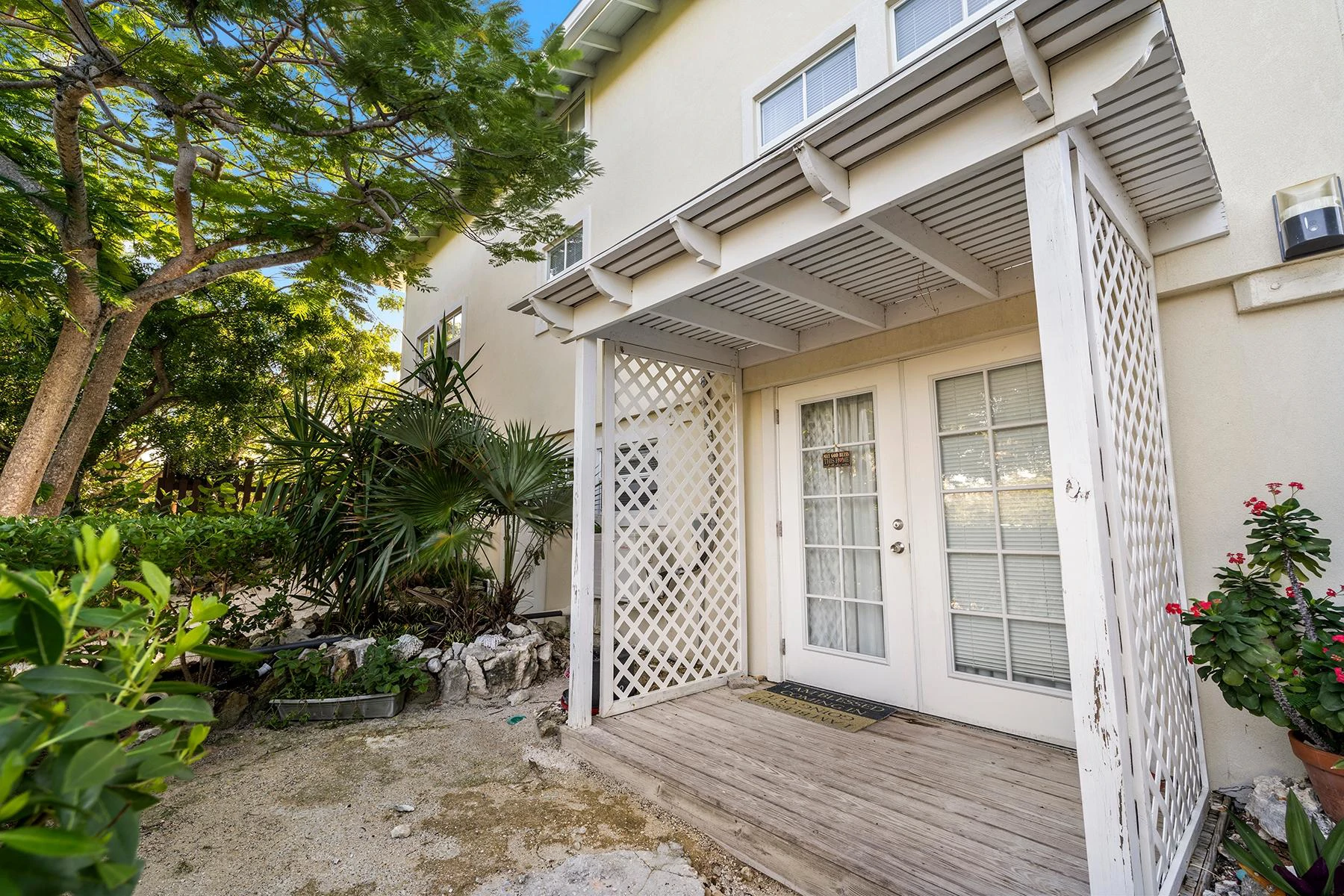 Canal Front Triplex- Great income opportunity - Gallery image 20