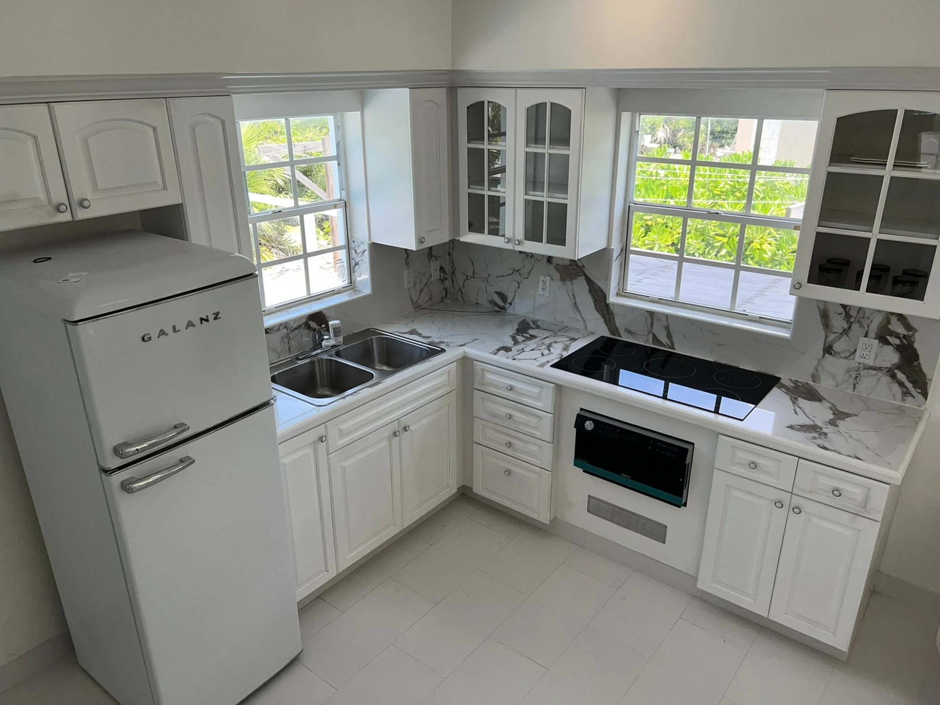 Charming Home in Leeward - Gallery image 3