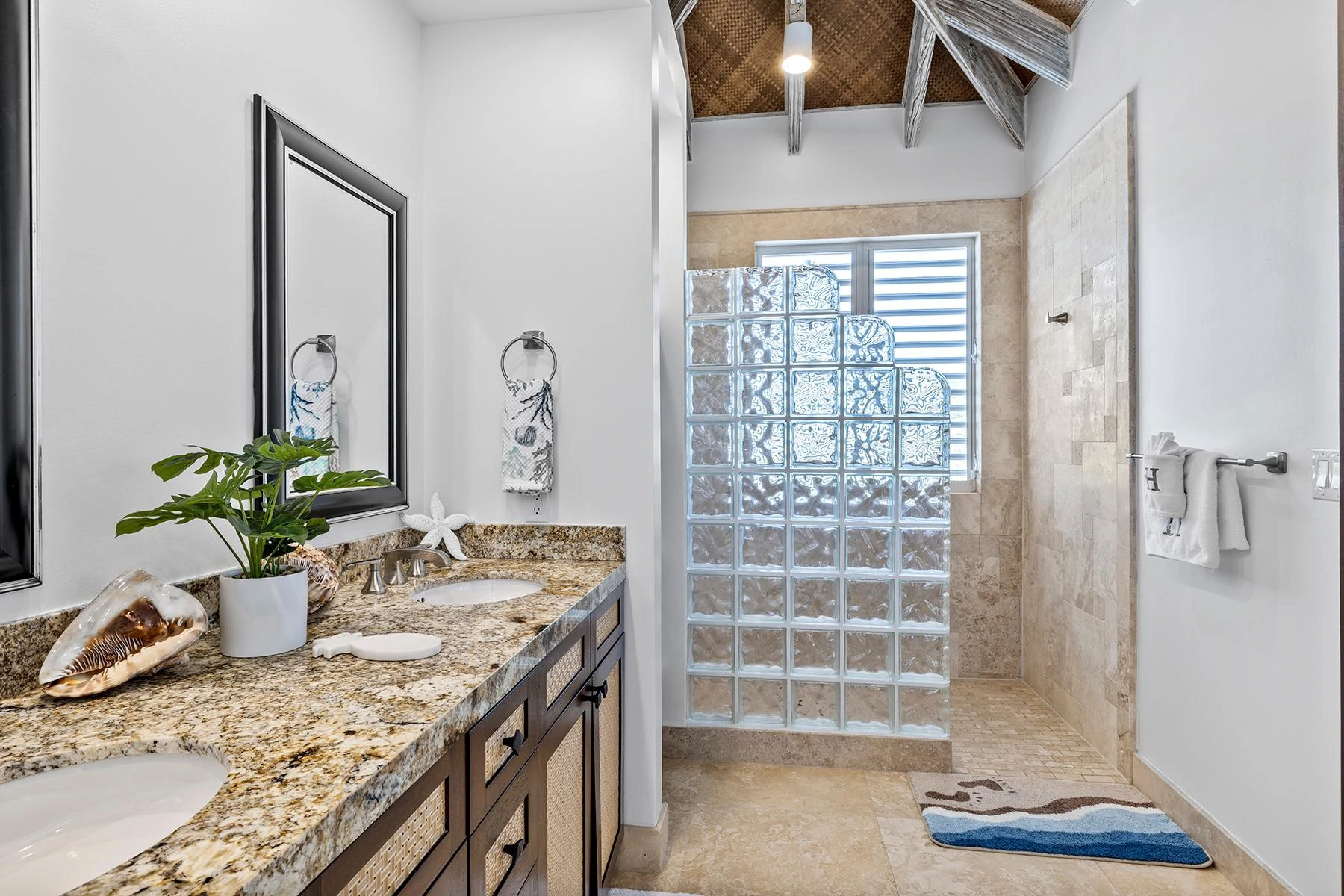 Hogan House - Gallery image 43