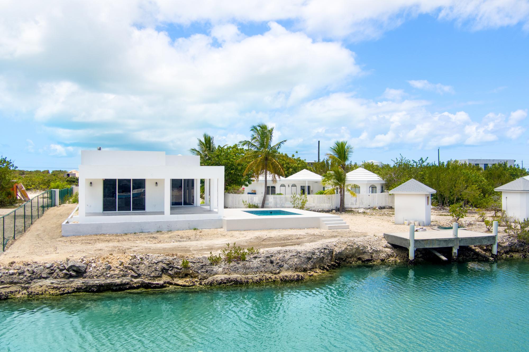 DUAL CANAL FRONT HOMES - Gallery image 16