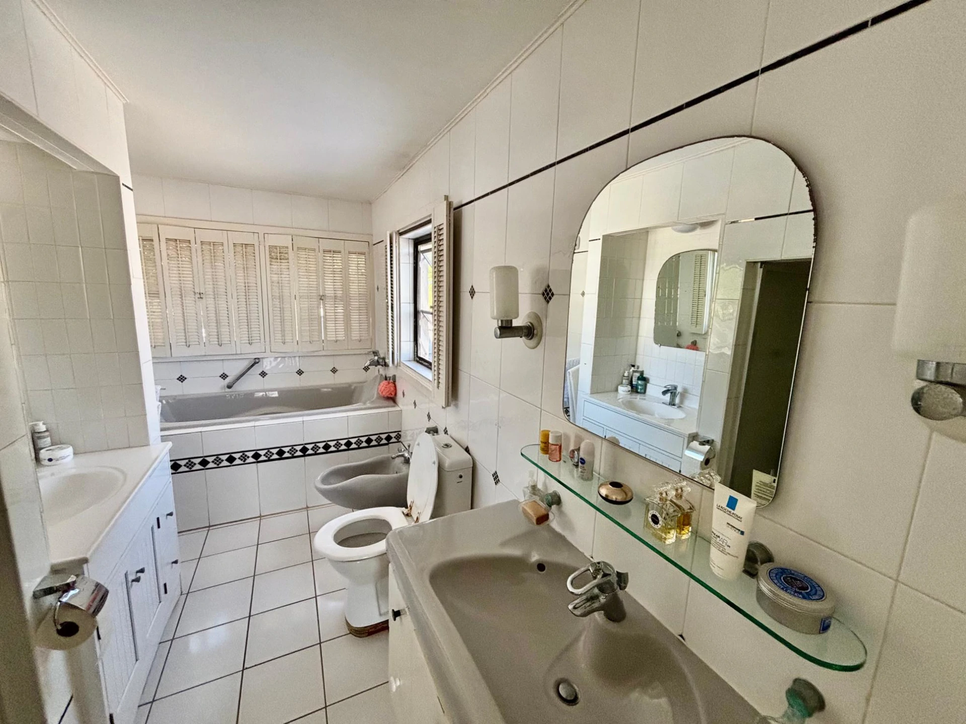 NELSON HILL ROAD 4-BED VILLA - Gallery image 39