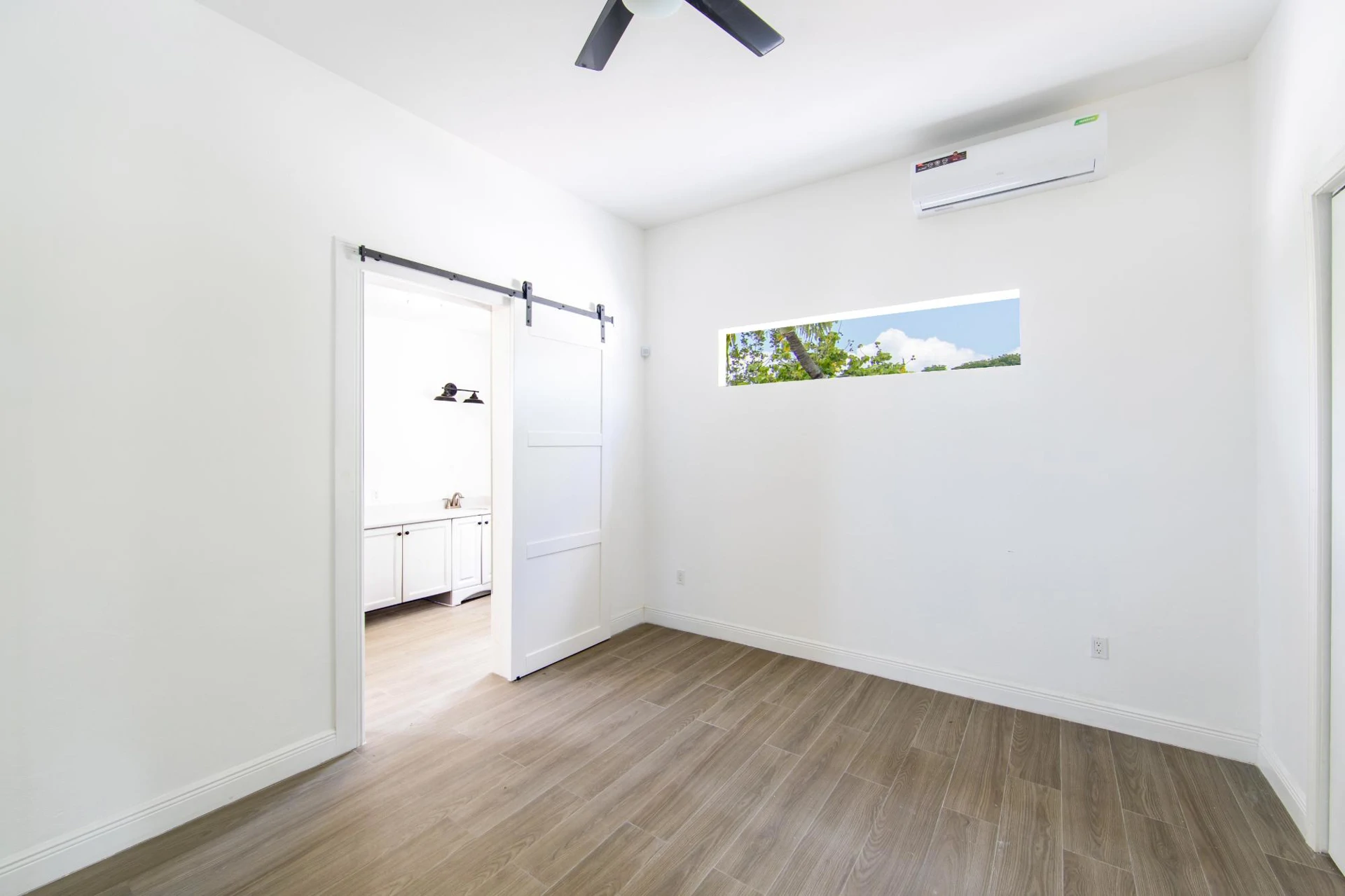 DUAL CANAL FRONT HOMES - Gallery image 6