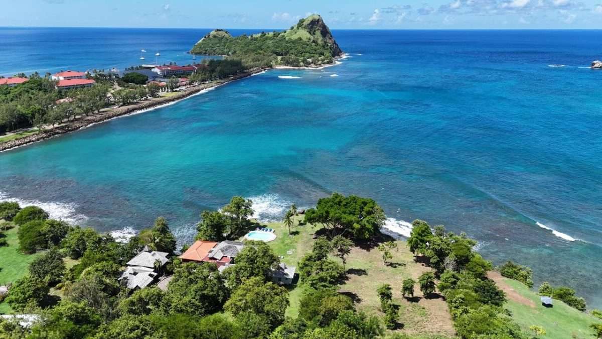 Incredible Blue, Becune Point, St Lucia. - Gallery image 6