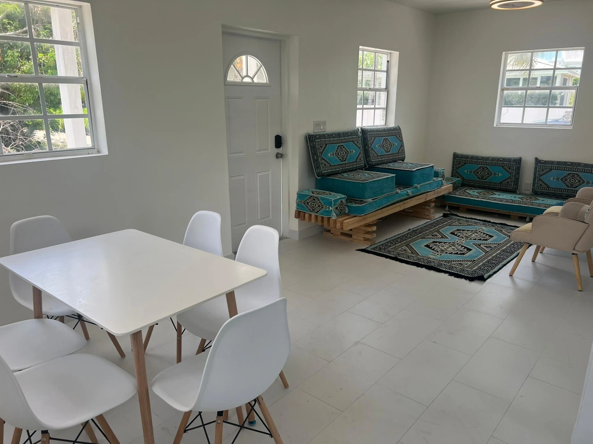 Charming Home in Leeward - Gallery image 8