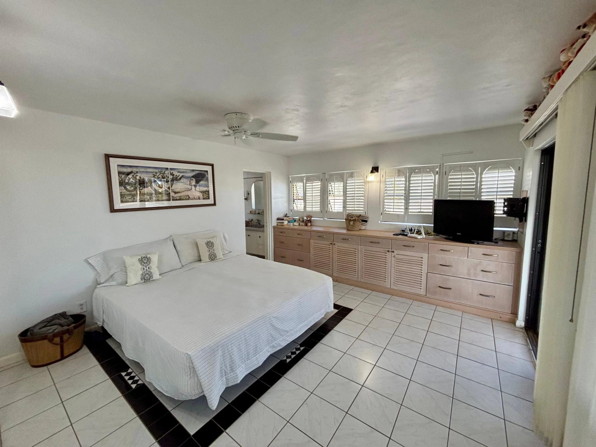 NELSON HILL ROAD 4-BED VILLA - Gallery image 37