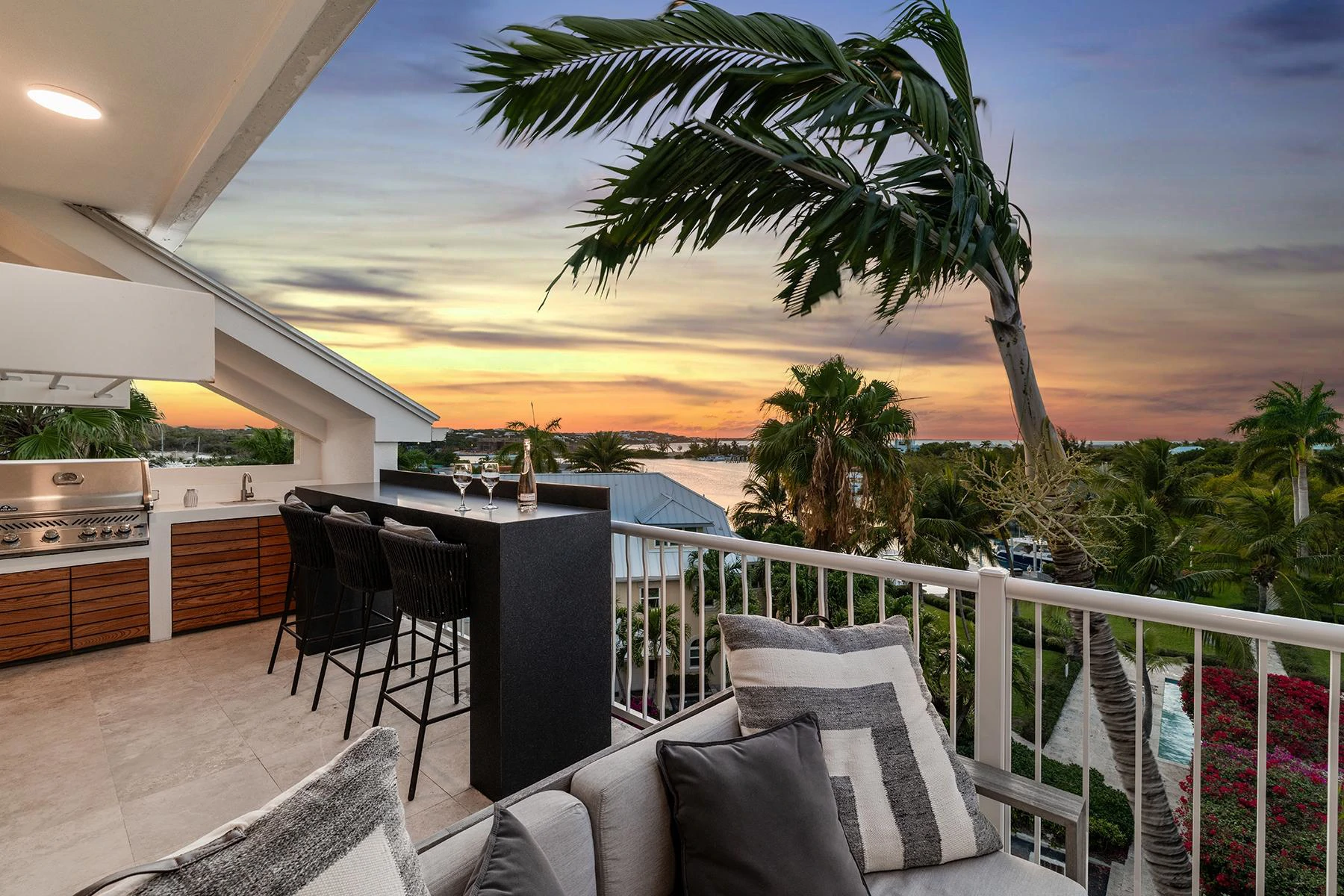 THE YACHT CLUB - Gallery image 2