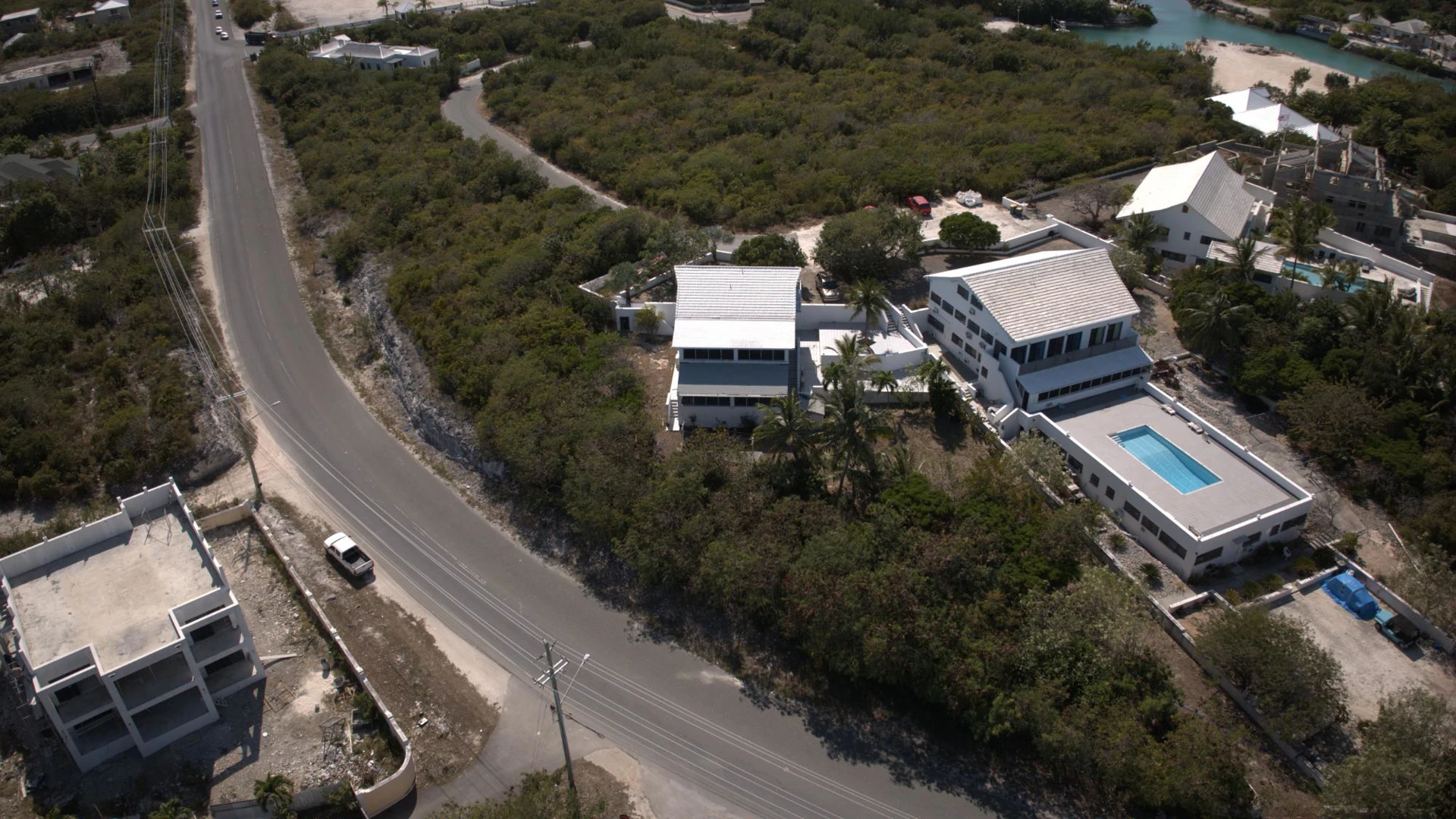 NELSON HILL ROAD 4-BED VILLA - Gallery image 10