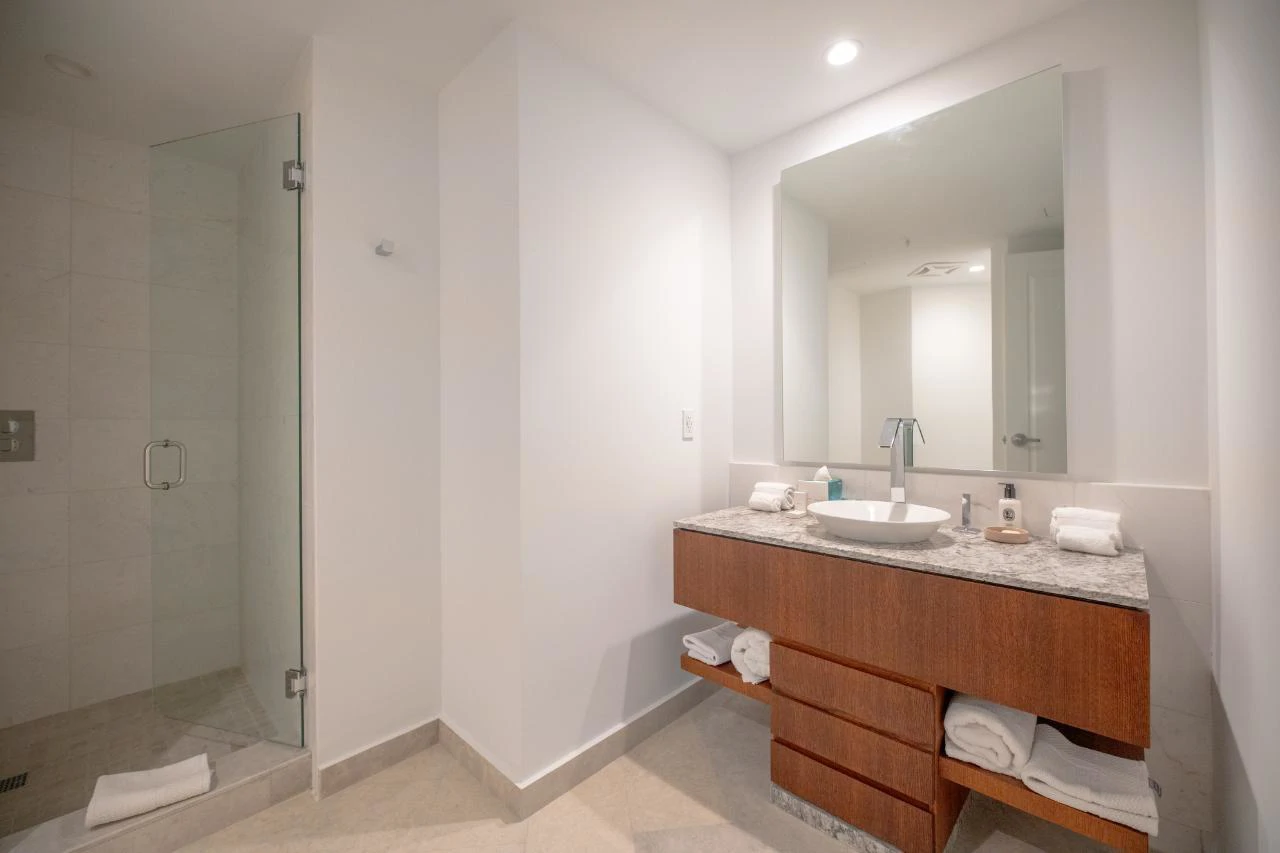 UNIT 1036 RITZ CARLTON 3BR/4BA/DEN/LAUNDRY/GARAGE - Gallery image 19