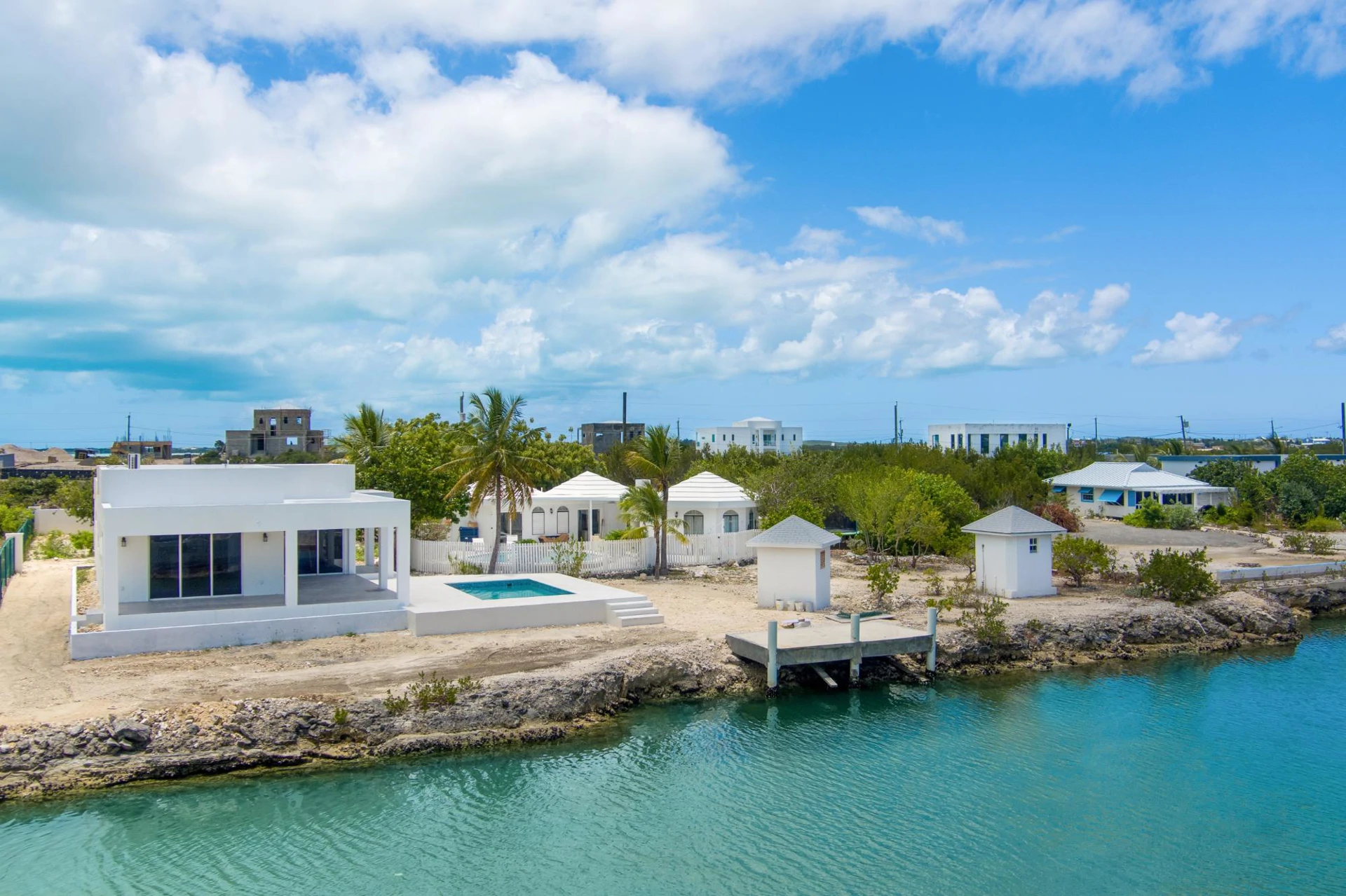 DUAL CANAL FRONT HOMES - Gallery image 15