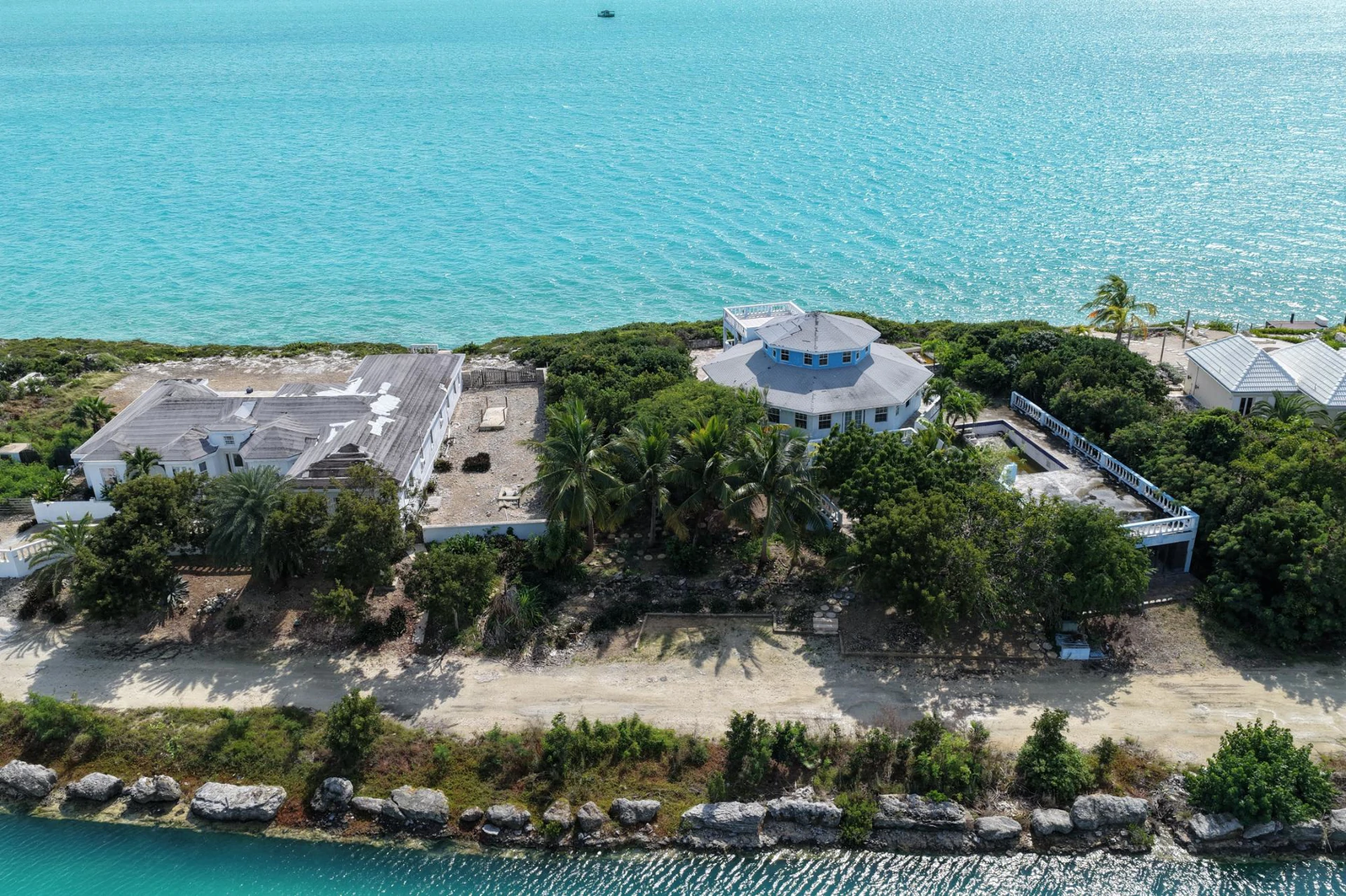 Leeside Ocean Front Villa - Gallery image 2