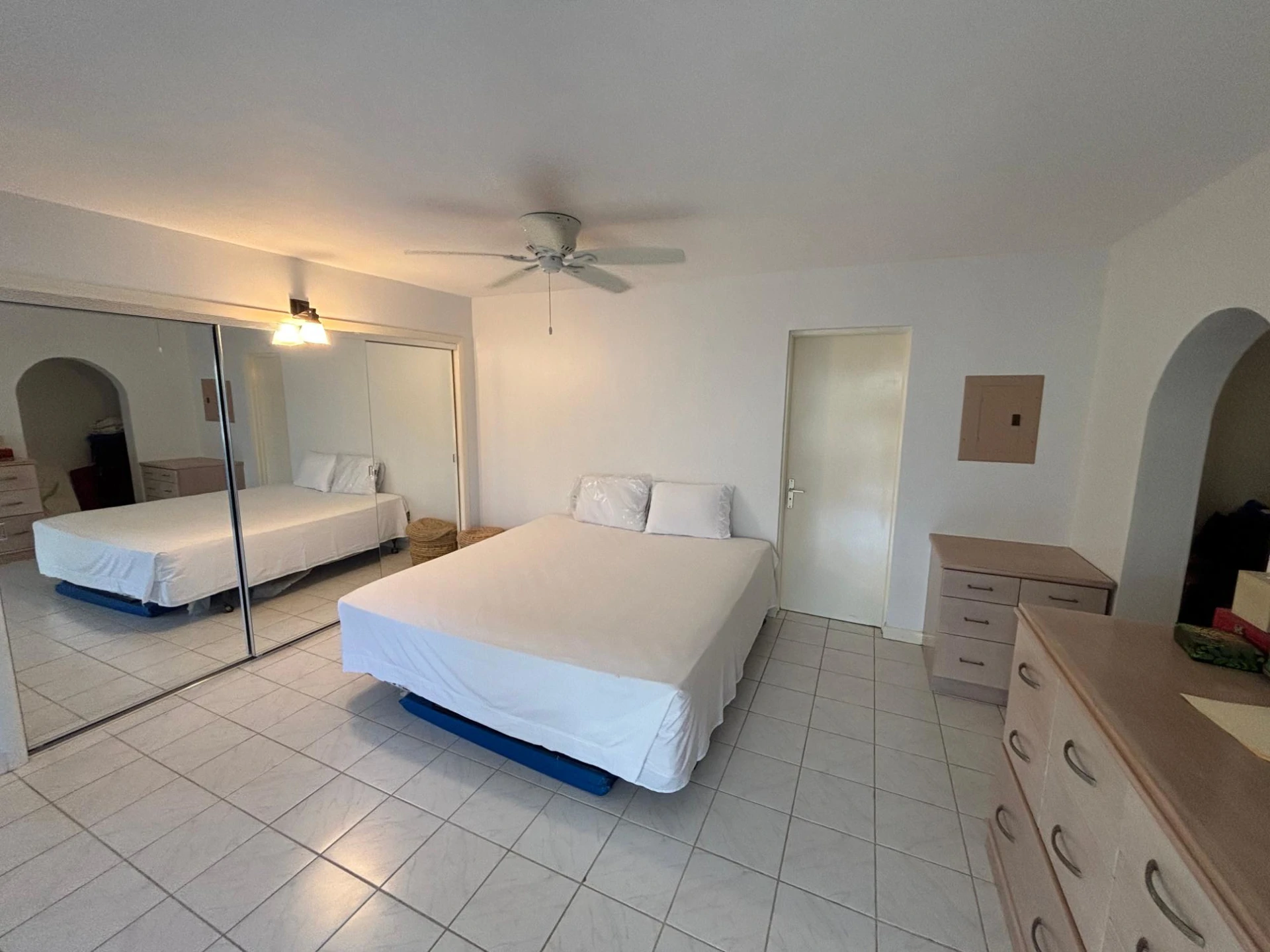 NELSON HILL ROAD 4-BED VILLA - Gallery image 29