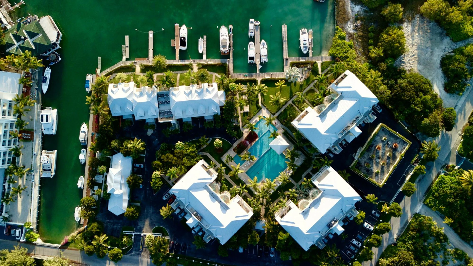 THE YACHT CLUB - Gallery image 32