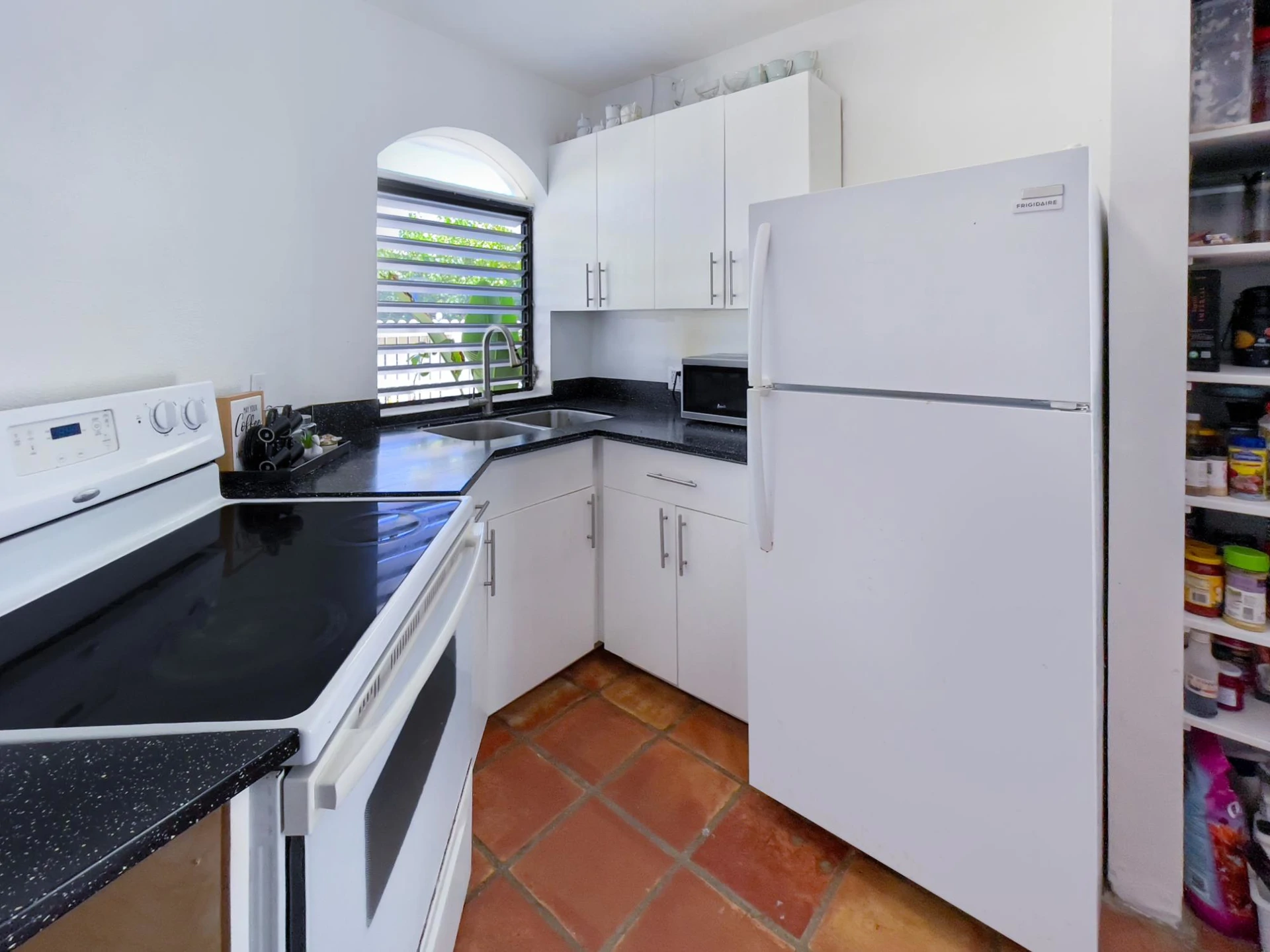 DUAL CANAL FRONT HOMES - Gallery image 11