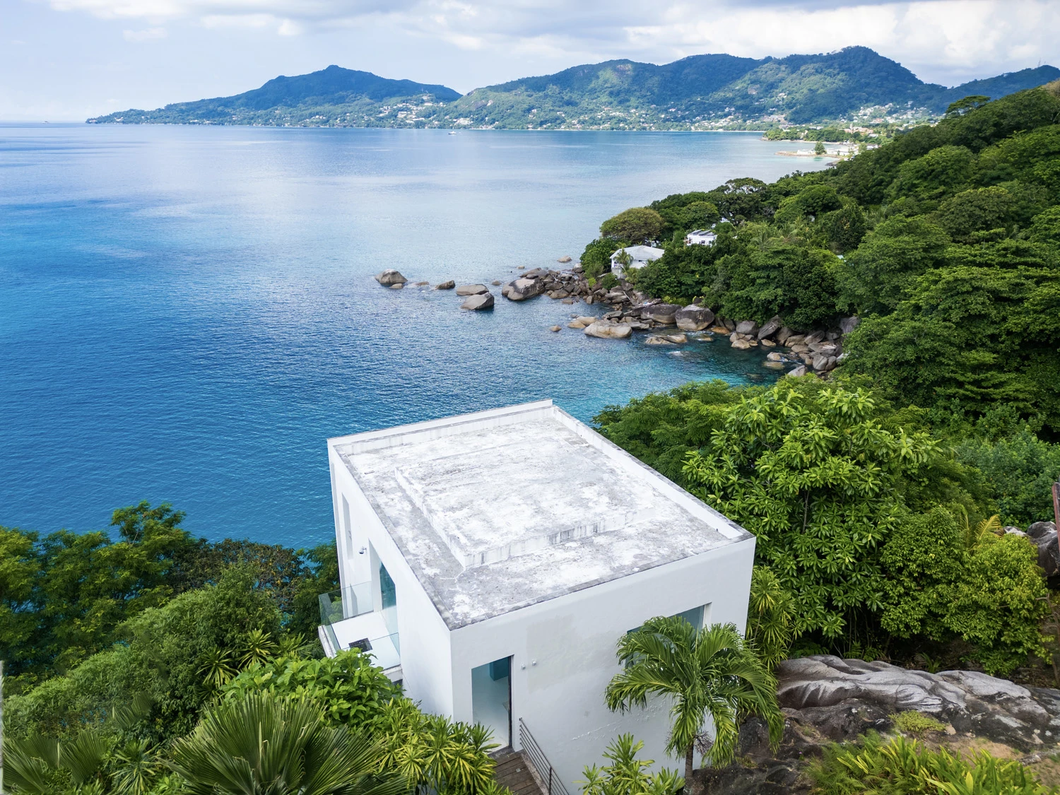 Architectural modernist beachfront villa for sale in Mahé, Seychelles - Gallery image 4