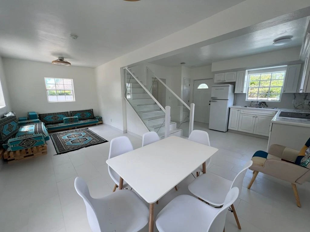 Charming Home in Leeward - Gallery image 6
