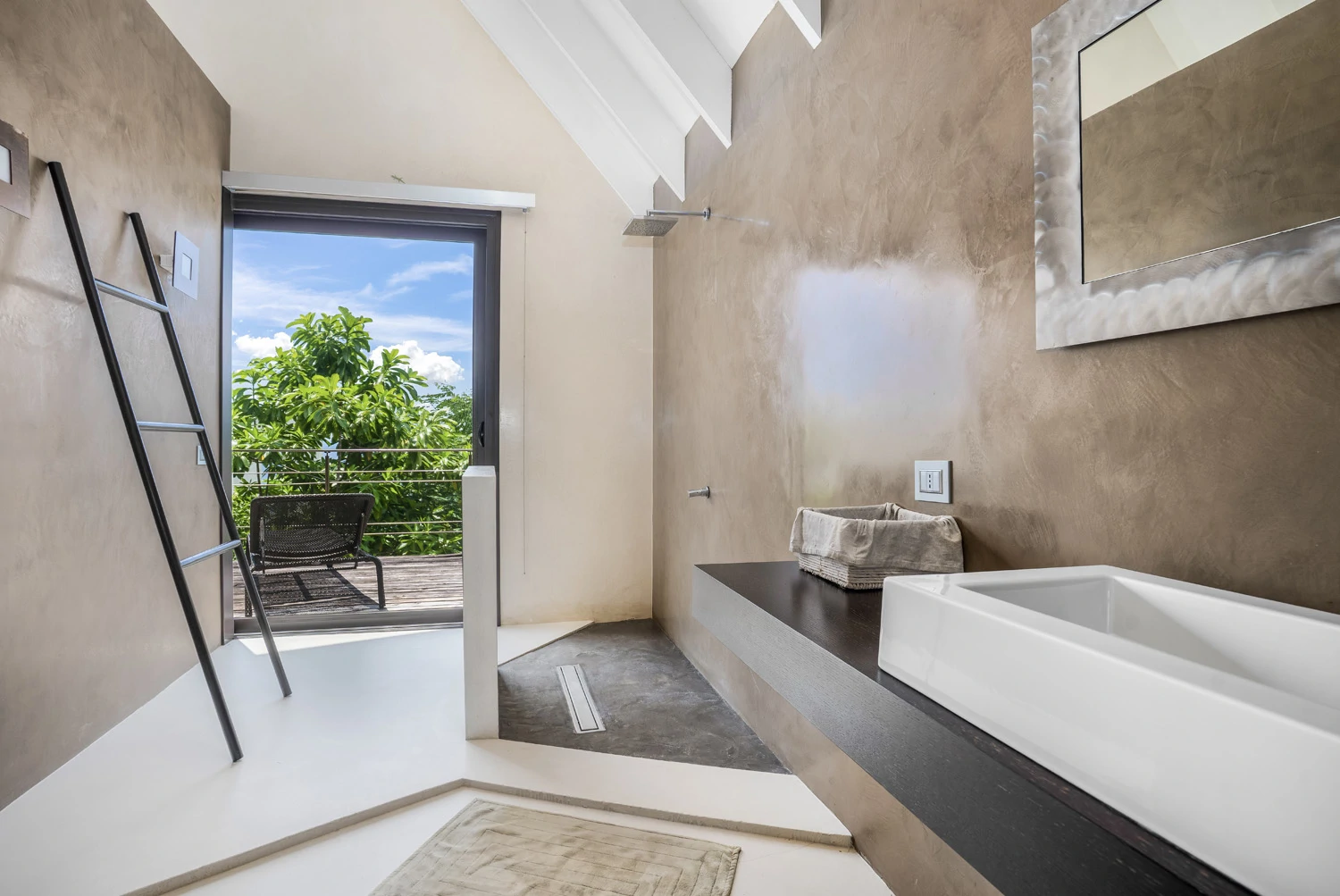 Architectural modernist beachfront villa for sale in Mahé, Seychelles - Gallery image 19