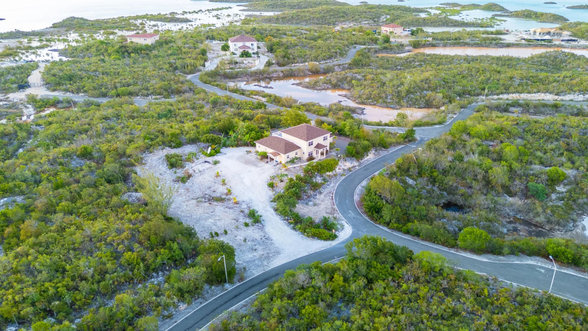 Villa Ellise on Pond View Close - Gallery image 7