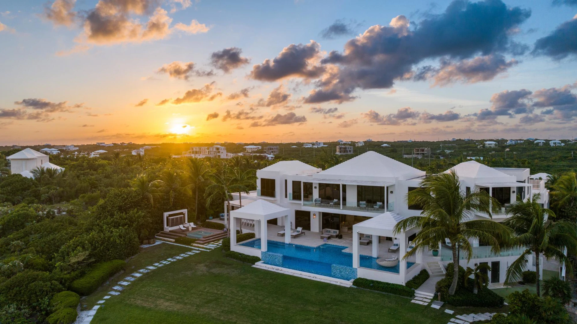 Triton Luxury Villa - Gallery image 2