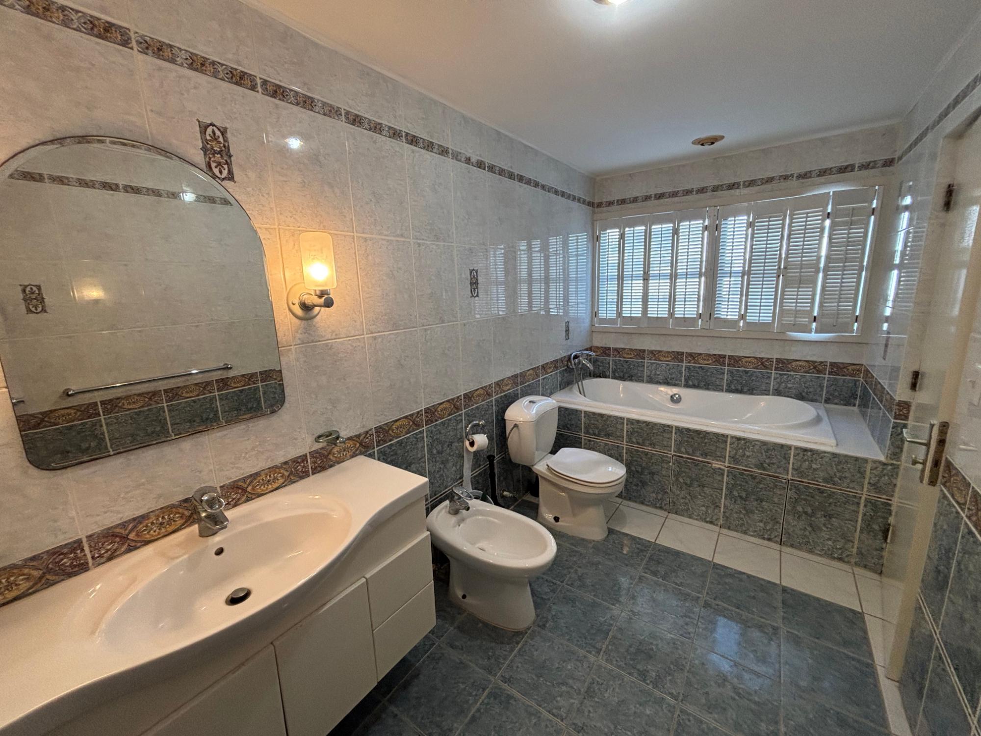 NELSON HILL ROAD 4-BED VILLA - Gallery image 34