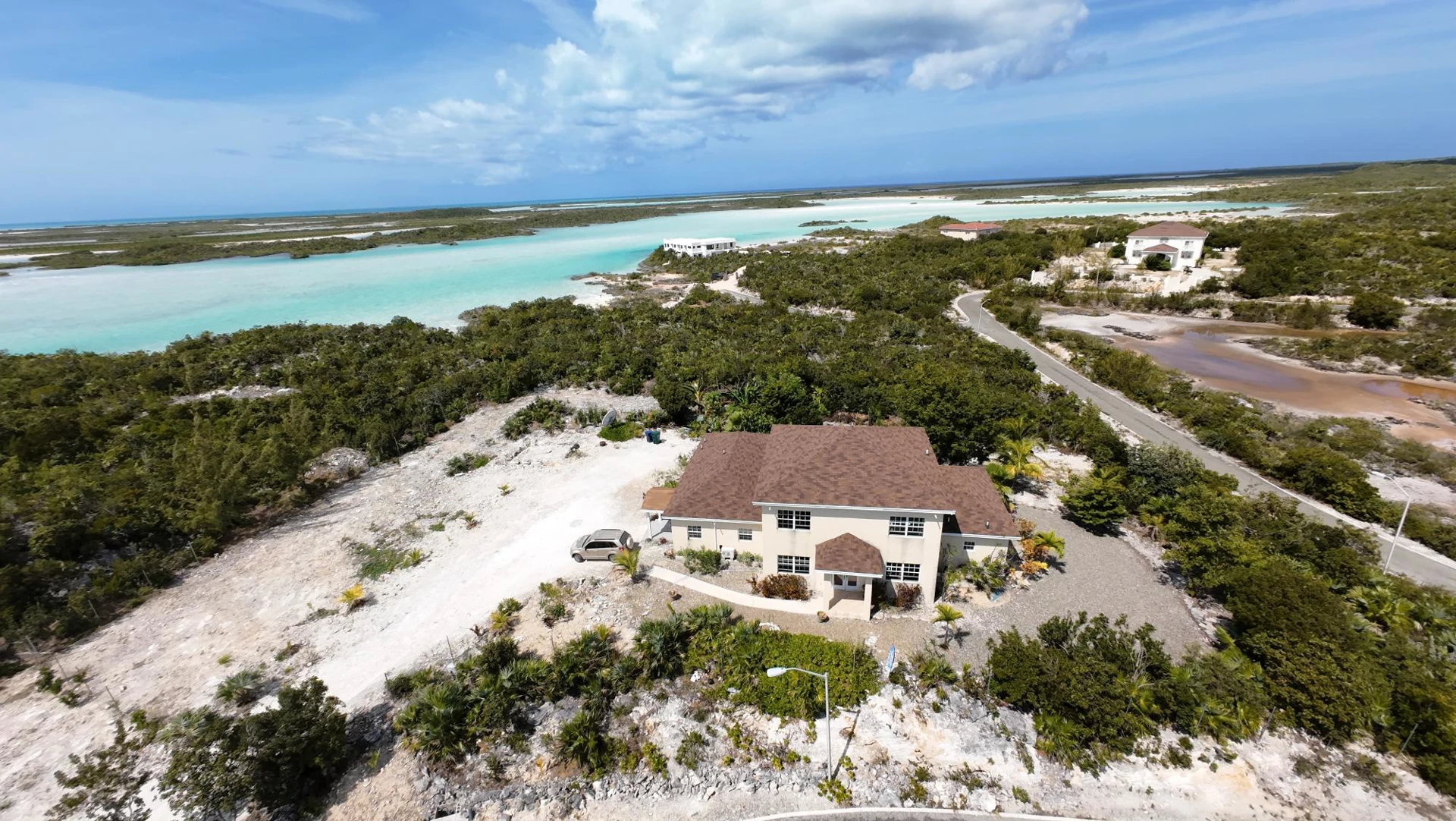 Villa Ellise on Pond View Close - Gallery image 2