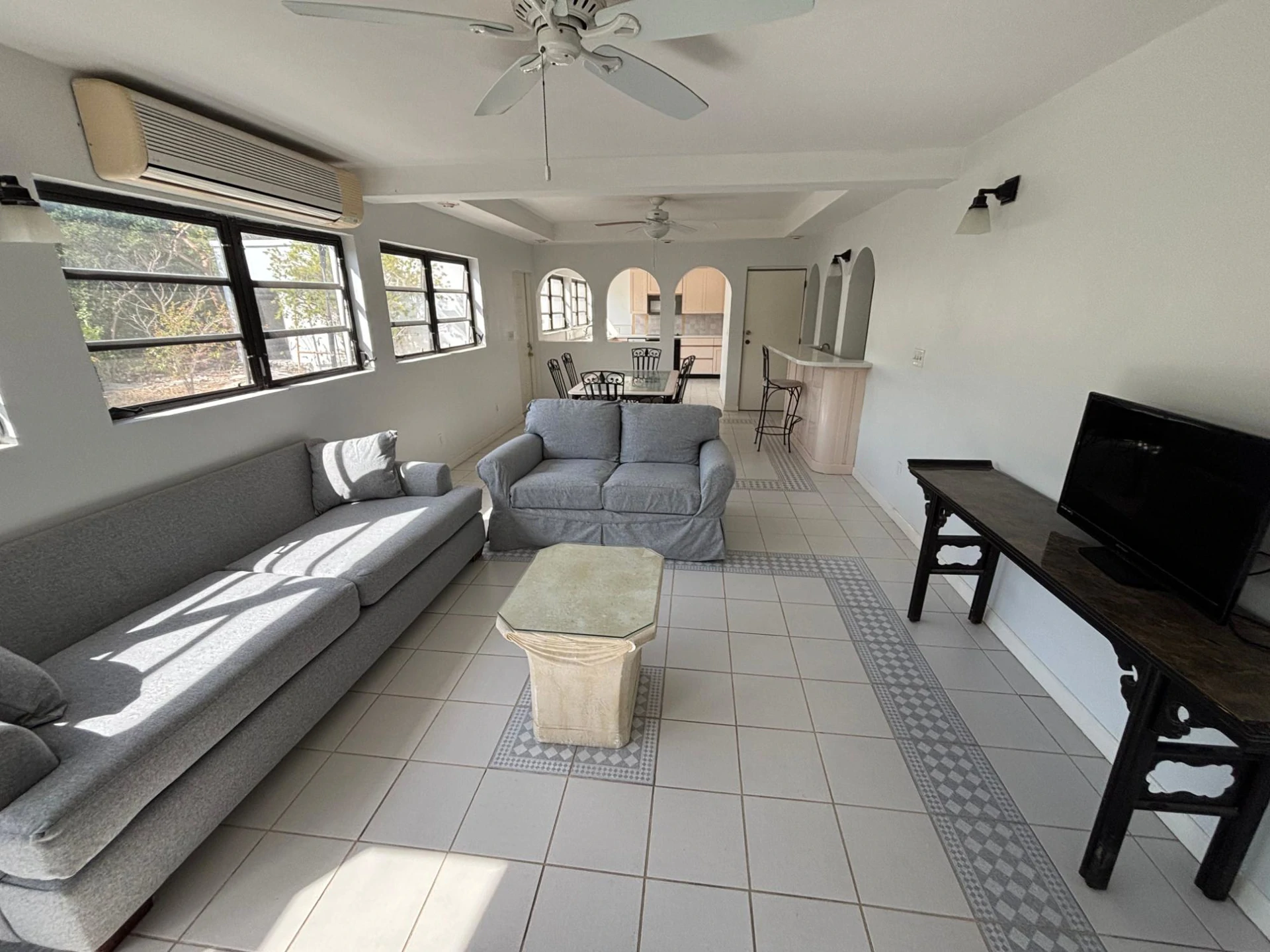 NELSON HILL ROAD 4-BED VILLA - Gallery image 18