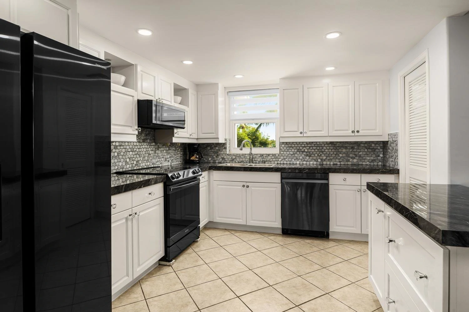 B2 Yacht Club | Turtle Cove - Gallery image 5