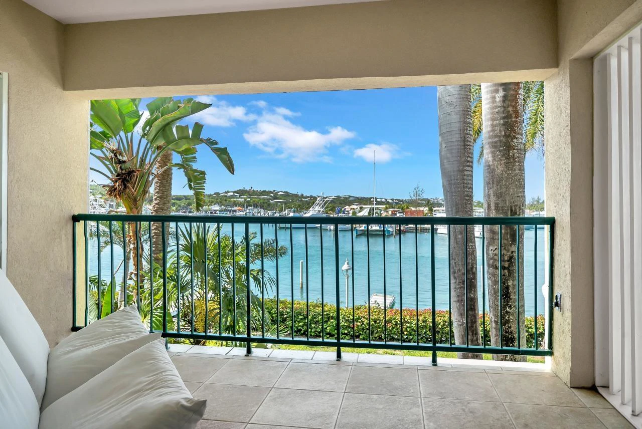 3 BEDROOM TOWNHOME AT THE YACHT CLUB - Gallery image 12