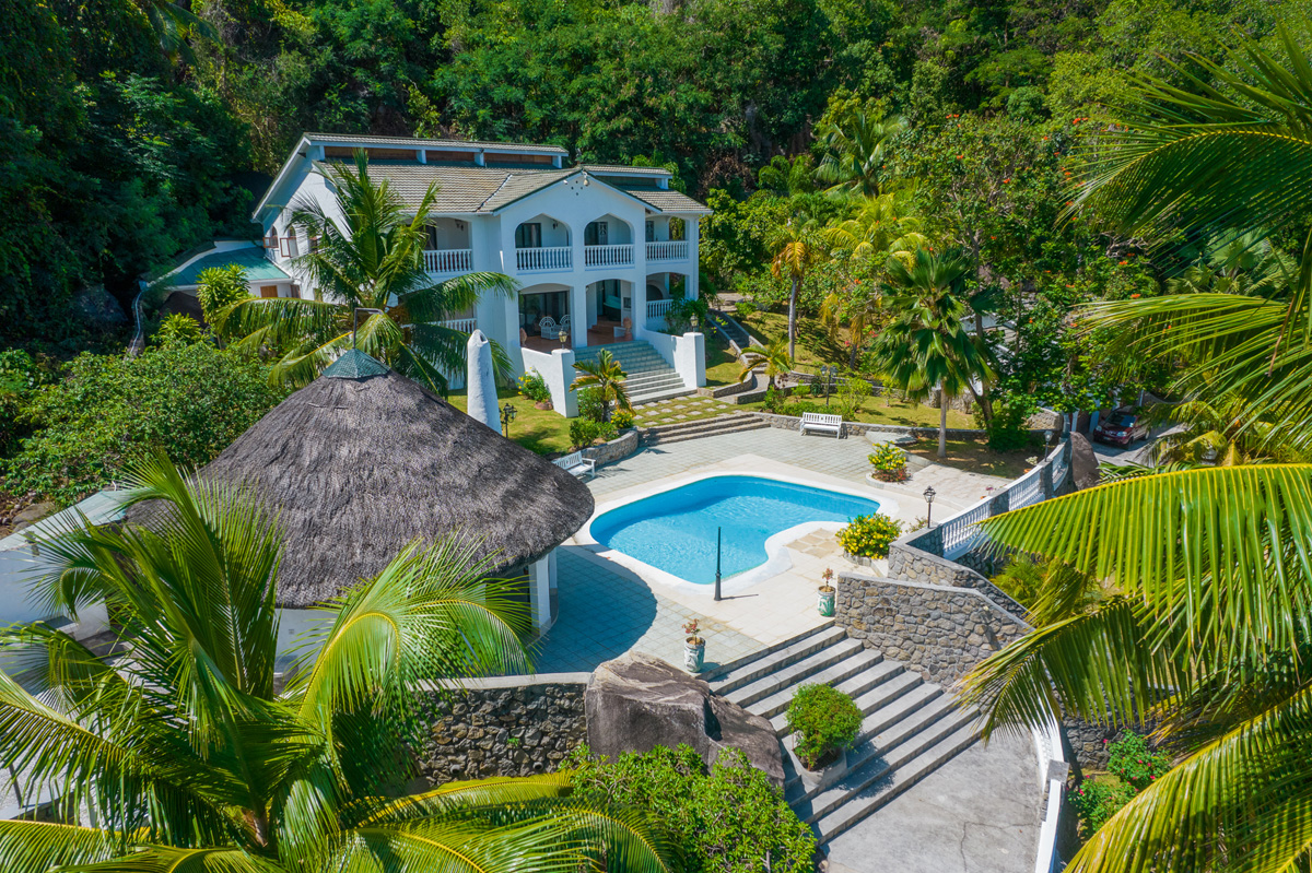 Stately beachfront villa for sale in Mahé, Seychelles - Gallery image 2