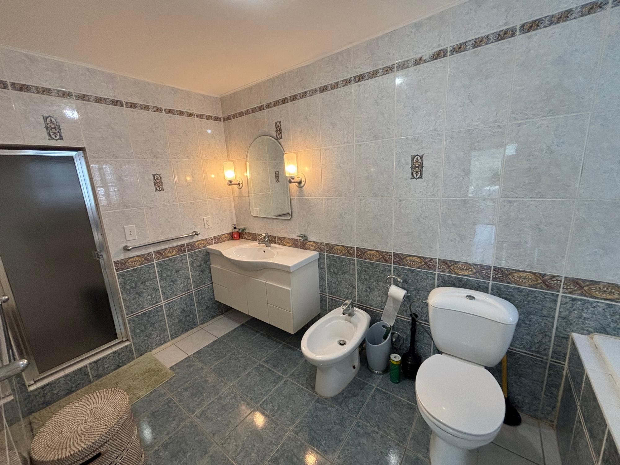 NELSON HILL ROAD 4-BED VILLA - Gallery image 32