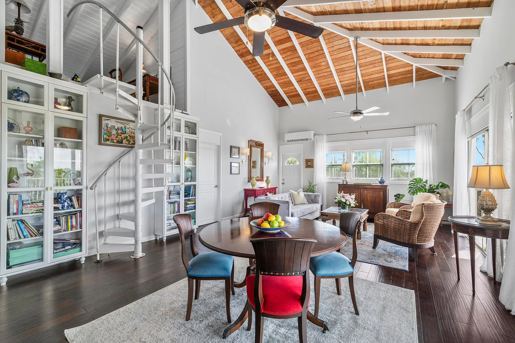 Canal Front Triplex- Great income opportunity - Gallery image 7