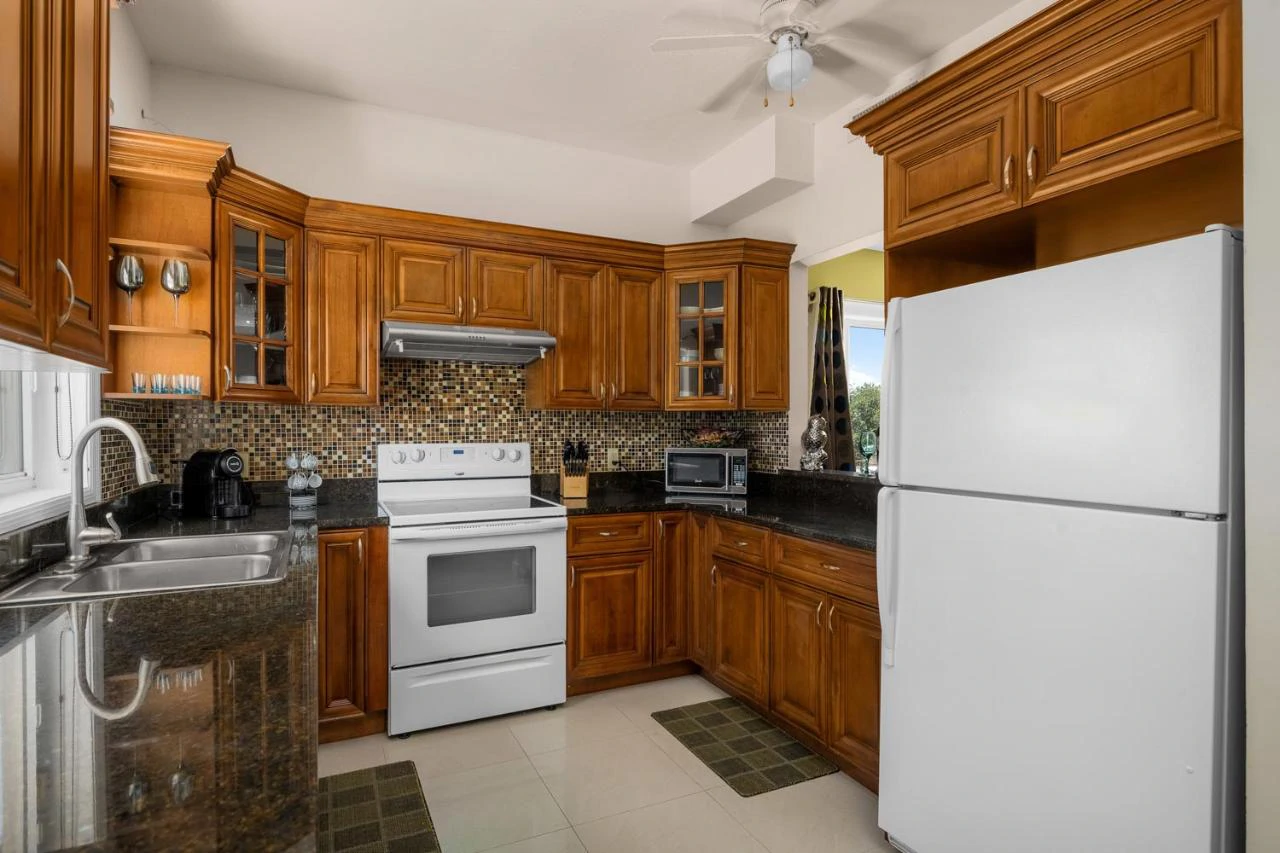 Baywell Townhomes 2 bed 2.5 bath - Gallery image 9