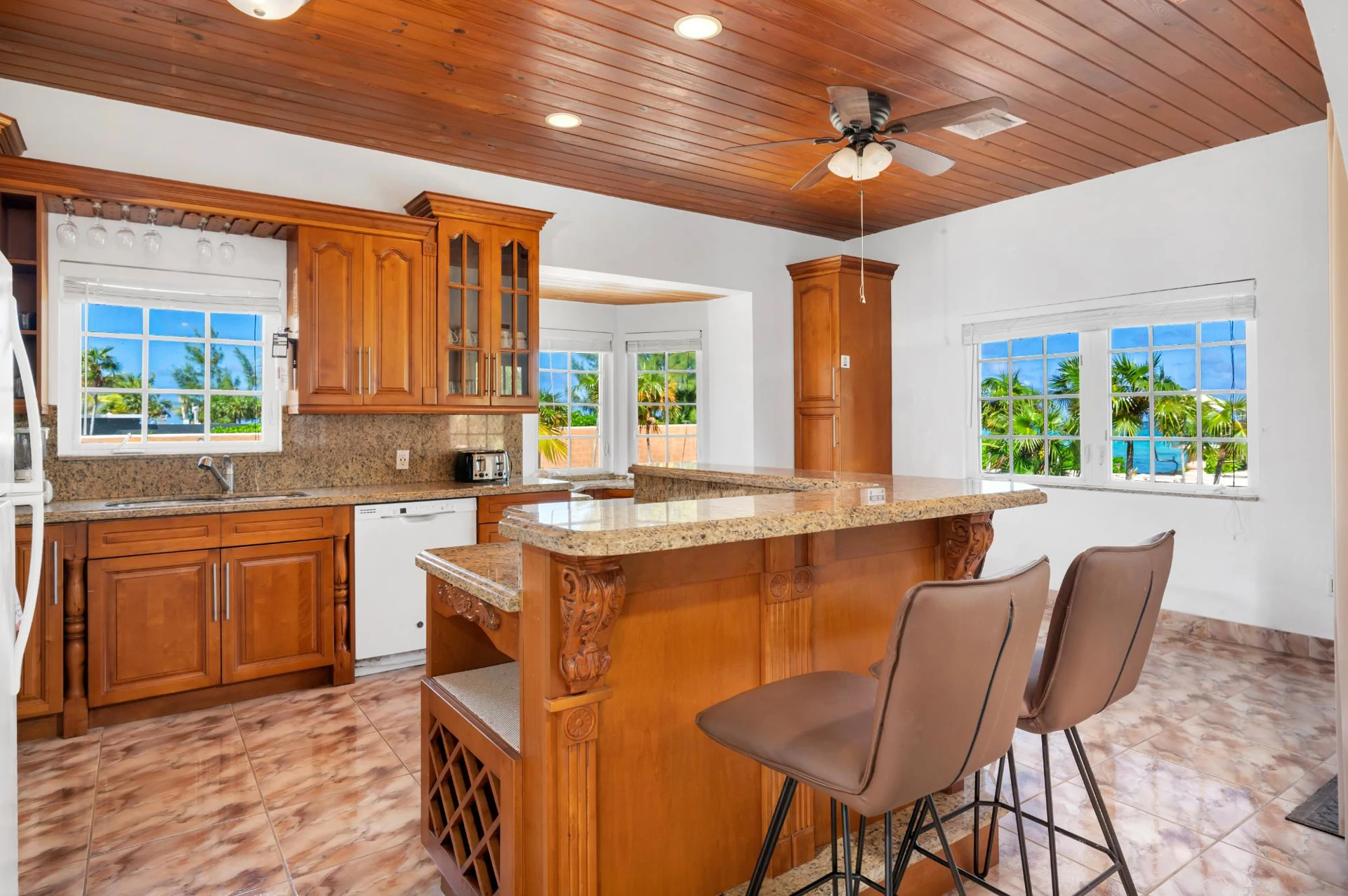 Golden Pelican Villa - Gallery image 9