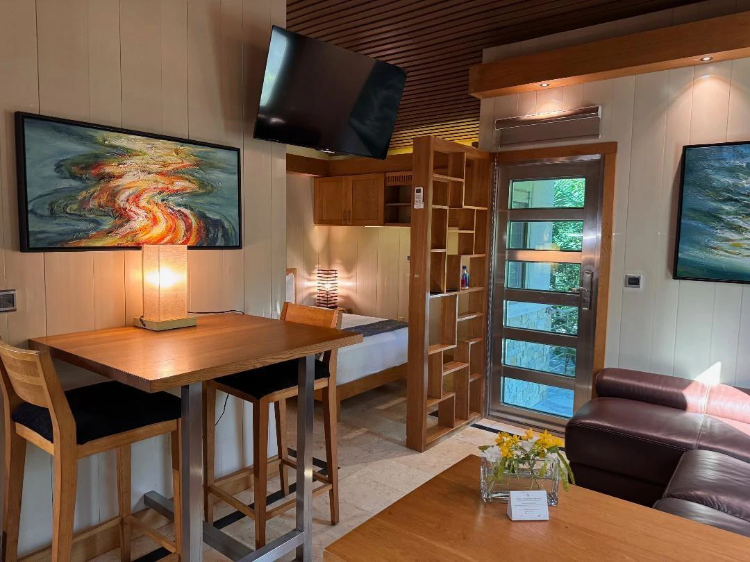 RENOVATED ONE MARLIN UNIT - Gallery image 4